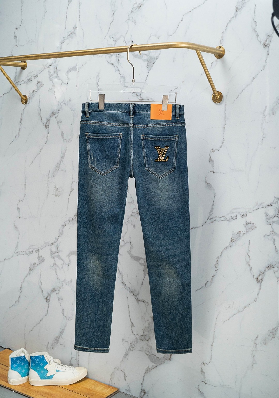   LV🆕重工洗水✅24/原版五金 官网秋冬牛仔裤👖柔软亲肤面料 重工定位洗水 专柜限量款 奢华感订制头