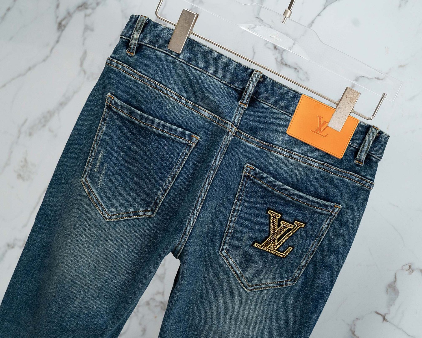   LV🆕重工洗水✅24/原版五金 官网秋冬牛仔裤👖柔软亲肤面料 重工定位洗水 专柜限量款 奢华感订制头