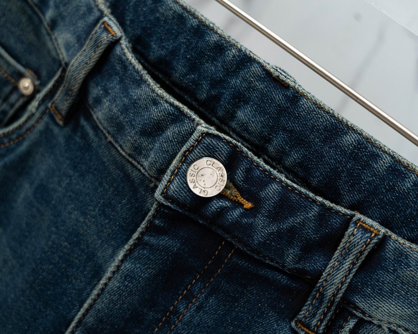   LV🆕重工洗水✅24/原版五金 官网秋冬牛仔裤👖柔软亲肤面料 重工定位洗水 专柜限量款 奢华感订制头