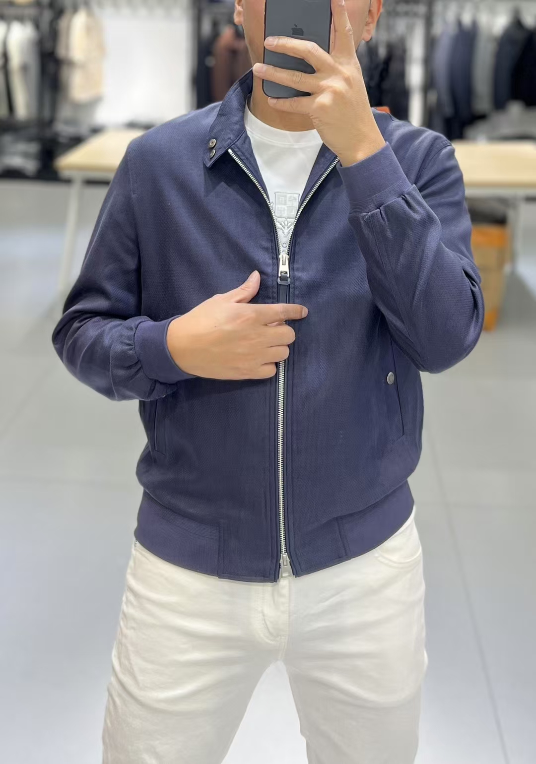 NO:116139,Lp Spring and summer new hot counter new casual and fashionable jackets, super avant-garde design style, delicate and comfortable, very light and not easy to wrinkle. Multiple craftsmanship The overall design is quite visual, the upper body is casual and stylish, with a certain degree of clarity, absolutely recommended at the most cutting-edge temperament of fashion, a must-have for urban casualness. Number of codes M~3XL (48-56), loro piano, jackets & coats, alexander wang19860909Lp 春夏新款爆款专柜新款休闲时尚夹克 超前卫设计风格 细腻舒适 穿着非常轻便不易起皱.多重重工艺 整体的设计颇具视觉感,上身休闲有型,有一定的挺括度,绝对走在时尚最尖端的气质感推荐,都市休闲必备. 码数M~3XL（48-56）,,loro piana,jackets & coats,alexander wang,Men's clothing