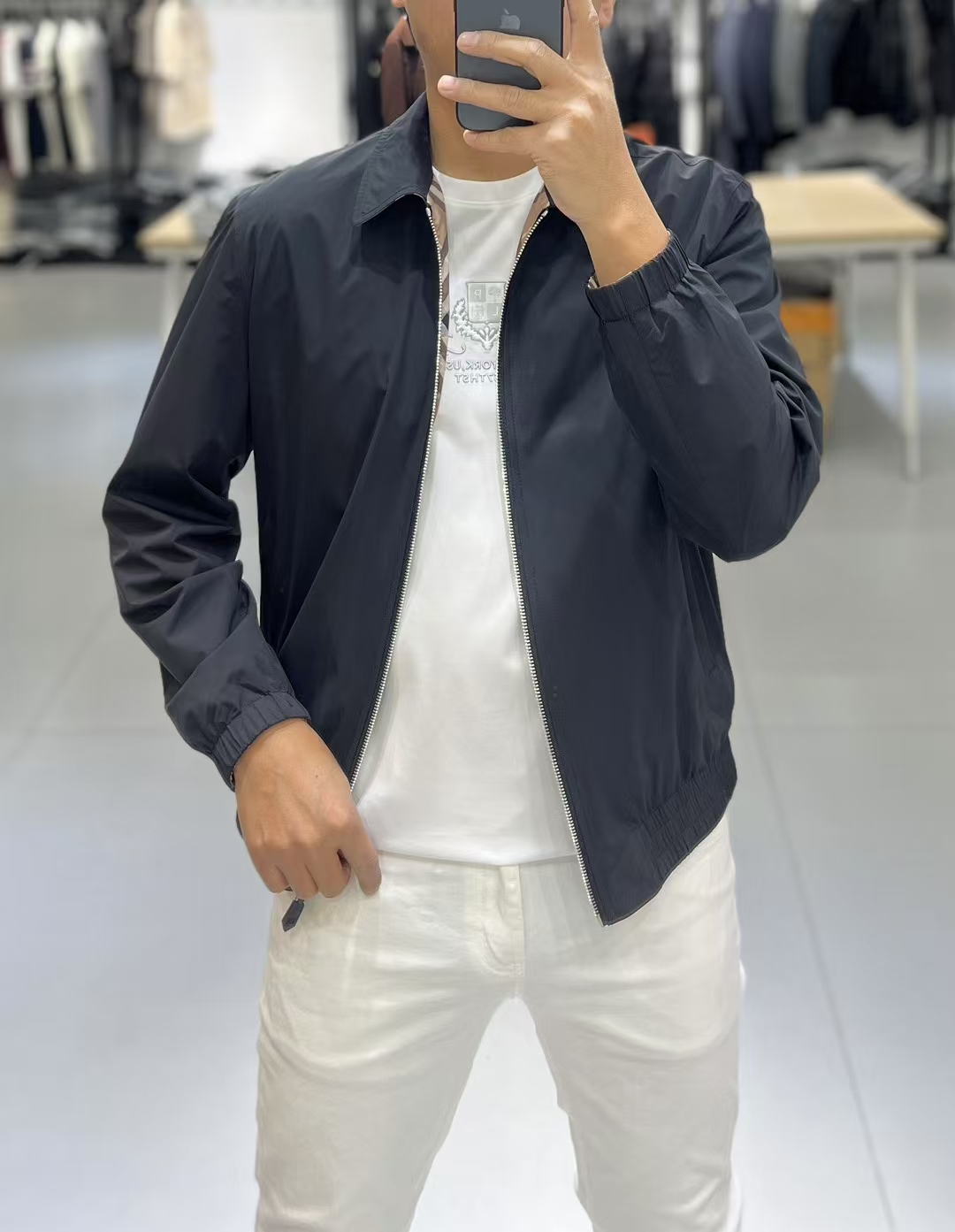 NO:116142,Burberry 2025 spring and summer new hot counter new casual and fashionable jackets, super avant-garde design style, delicate and comfortable, very light and not easy to wrinkle. Multiple craftsmanship The overall design is quite visual, the upper body is casual and stylish, with a certain degree of clarity, absolutely recommended at the most cutting-edge temperament of fashion, a must-have for urban casualness. Number of codes M~3XL (48-56), burberry, jackets & coats, alexander wang19860909巴宝莉 2025春夏新款爆款专柜新款休闲时尚夹克 超前卫设计风格 细腻舒适 穿着非常轻便不易起皱.多重重工艺 整体的设计颇具视觉感,上身休闲有型,有一定的挺括度,绝对走在时尚最尖端的气质感推荐,都市休闲必备. 码数M~3XL（48-56）,,burberry,jackets & coats,alexander wang,Men's clothing