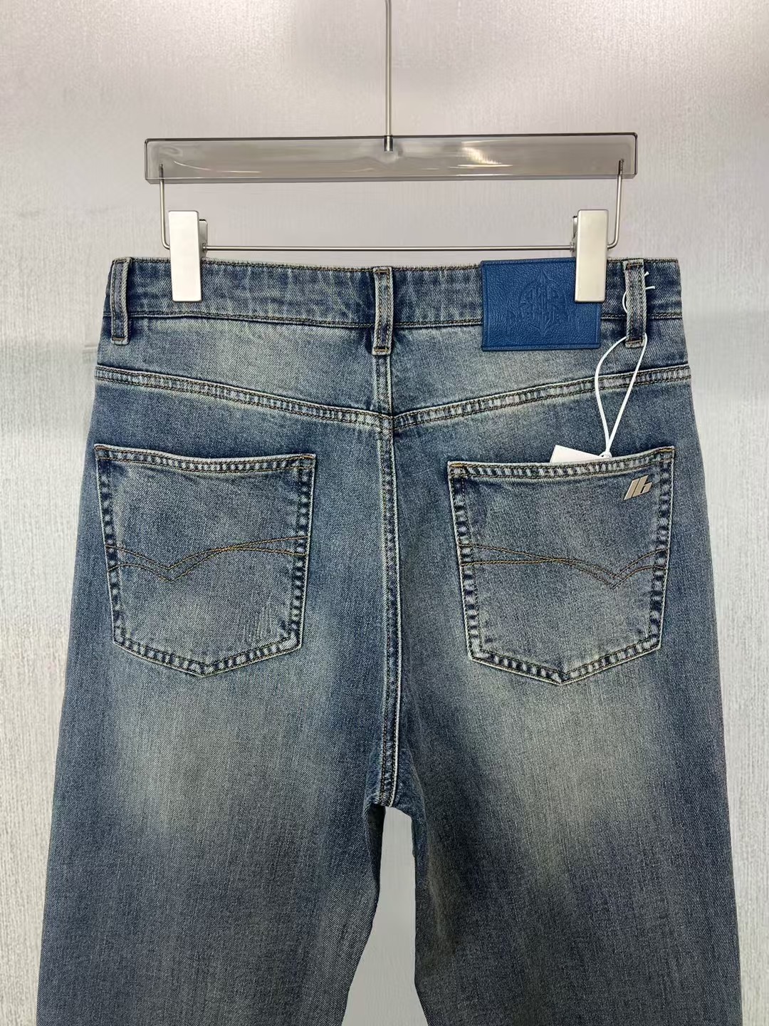 巴黎世家 男士牛仔裤原厂原布原洗水！进口原版水洗弹力面料，复杂的手工艺叠加，任何一个洗水环节多停留几秒