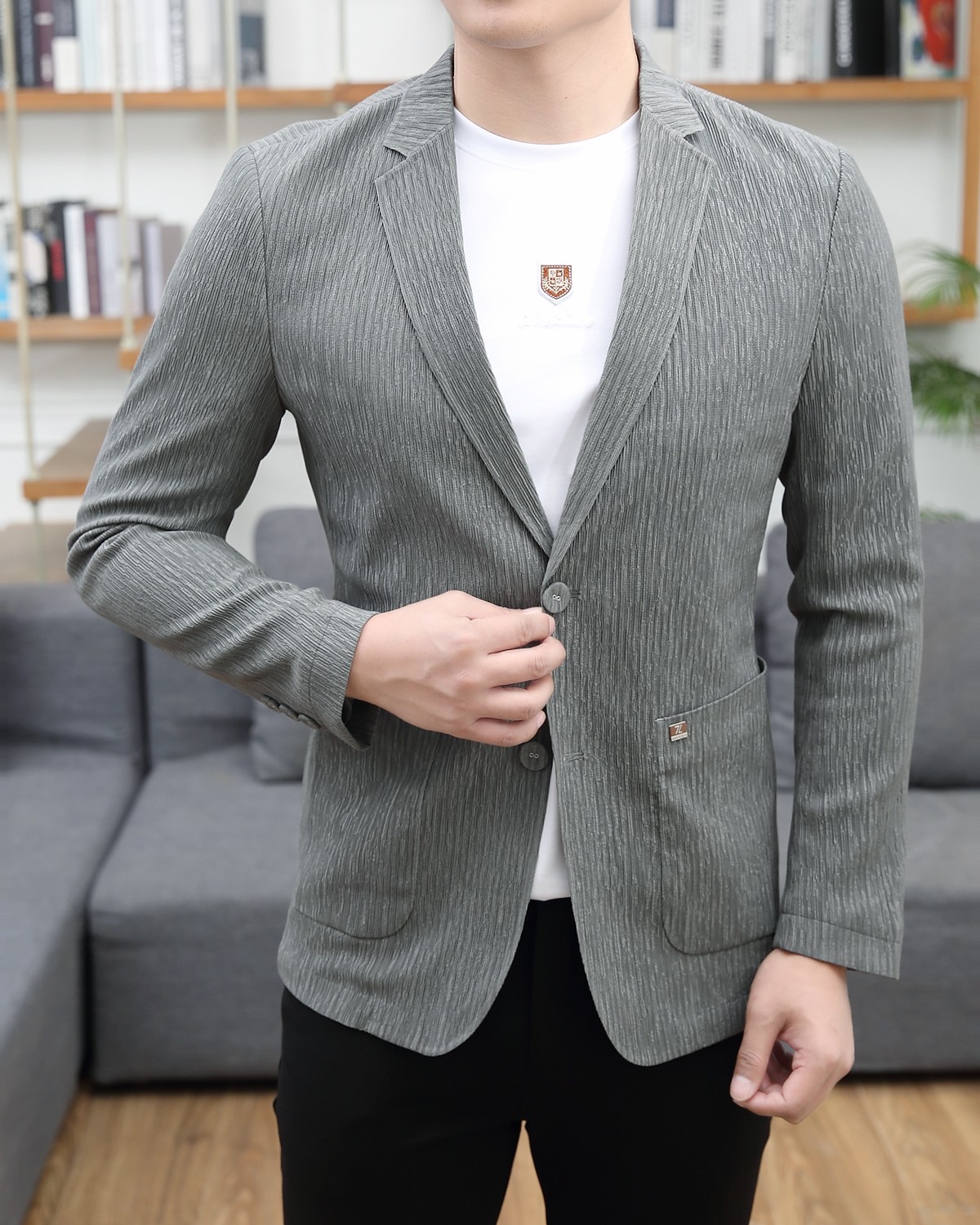 NO:122558,Jenia 2025 spring new style original single men's casual suit knitted jacket sold simultaneously on the official website, high-end customization, fashionable and versatile, hot panoramic jacquard logo craftsmanship, using original imported fabrics, master-level tailoring!  The touch is soft and delicate, and the upper body is comfortable. The original imported engraving hardware accessories are provided with smooth lines, exquisite craftsmanship, excellent style, and casual matching. They are very fashionable and handsome. Highly recommended!  Counter size M-3XL, zegna, jackets & coats, business suit, alexander wang19860909杰尼亚 2025春季新款原单男士休闲西装西服针织外套 官网同步售卖 高端定制 时尚百搭 爆款全景提花logo工艺 采用原版进口面料 大师级剪裁！手感柔软细腻 上身舒适 客供原版进口刻字五金辅料配件,线条流畅,工艺精致,版型超赞,随意搭配都非常时尚帅气强烈推荐哦！专柜尺码M-3XL,,zegna,jackets & coats,business suit,alexander wang,Men's clothing