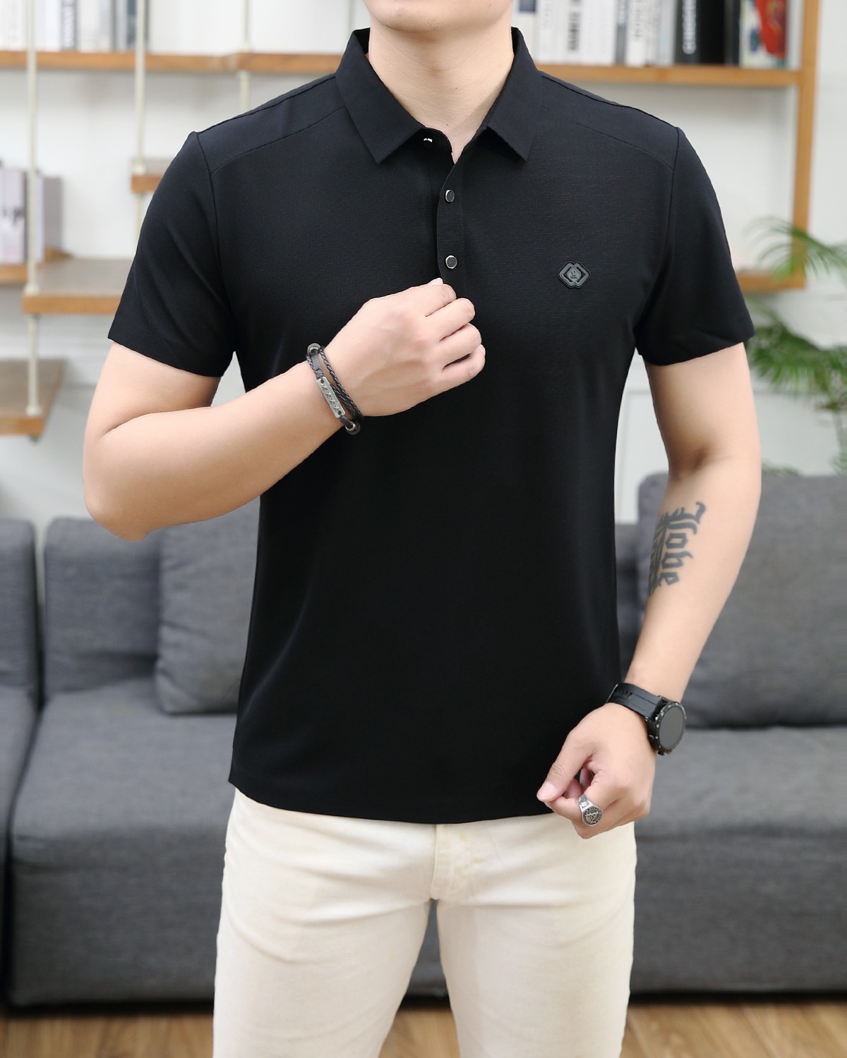 NO:122559,Gucci 2025 summer new men's POLO... neither monotonous nor complex, just showing taste... Customers provide customized double mercerized bead floor cotton fabric, comfortable, sweat-absorbing and breathable, the fabric presents simple and elegant temperament, full and three-dimensional! Standard cut Every detail is a reflection of counter synchronization... Code number M-3XL, gucci, alexander wang19860909古驰 2025夏季新款男士POLO……既不单调也不复杂 恰到好处的展现品味…………客供定制双丝光珠地棉面料 舒适吸汗透气根本不在话下 面料呈现简约优雅气质 饱满立体!标准裁剪 每一处细节都是柜台同步的体现..码数M-3XL,,gucci,alexander wang,Men's clothing