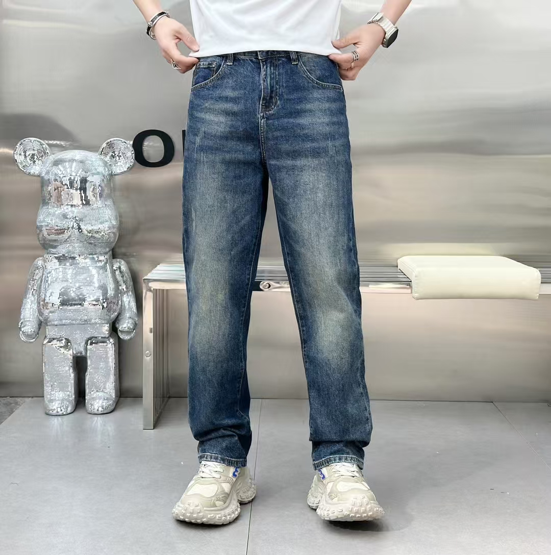 NO:127121,Burberry men's jeans original original cloth original wash water!  Imported original wash elastic fabrics, complex handicrafts superimposed, any wash process will become a completely different color effect after a few more seconds, so it is more precious, especially long-lasting and odor-resistant... Use the best tannin elastic texture, genuine leather leather cards, high-quality metal accessories... to create a unique and original jeans style!  Original hardware accessories, super positive style, comfortable and breathable, extremely high grade, counter quality, and handsome upper body. Number of codes 29-38, burberry, jeans, alexander wang19860909巴宝莉 男士牛仔裤原厂原布原洗水！进口原版水洗弹力面料,复杂的手工艺叠加,任何一个洗水环节多停留几秒都会变成完全不一样的颜色效果,所以越加珍贵,特别持久、耐味…… 选用上乘的丹宁弹力质感,真皮皮牌、高定的金属辅料……打造出独特及原创的牛仔裤款型！原版五金辅料,版型超正,舒适透气,档次极高,专柜品质,上身帅气十足. 码数29-38,,burberry,jeans,alexander wang,Men's clothing