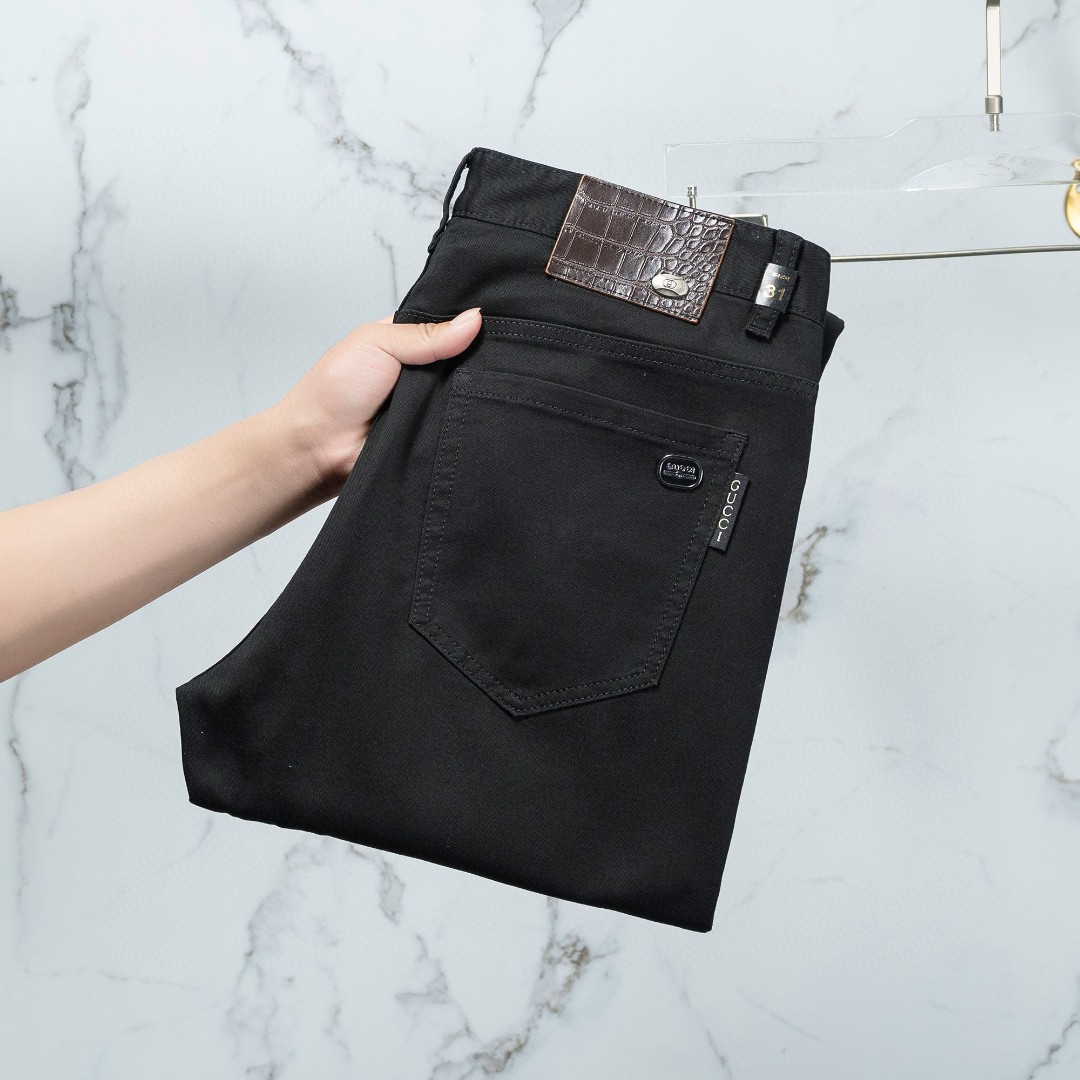 NO:127126,Gucci men's jeans original original cloth original washing water!  Imported original washing elastic fabrics, complex handicrafts superimposed, any washing step will become a completely different color effect after a few more seconds, so it is more precious, especially long-lasting and odor-resistant... Use the best tannin elastic texture, genuine leather leather cards, high-quality metal accessories... to create a unique and original jeans style!  Original hardware accessories, super positive style, comfortable and breathable, extremely high grade, counter quality, and handsome upper body. Number of codes 29-38, gucci, jeans, alexander wang19860909古驰 男士牛仔裤原厂原布原洗水！进口原版水洗弹力面料,复杂的手工艺叠加,任何一个洗水环节多停留几秒都会变成完全不一样的颜色效果,所以越加珍贵,特别持久、耐味…… 选用上乘的丹宁弹力质感,真皮皮牌、高定的金属辅料……打造出独特及原创的牛仔裤款型！原版五金辅料,版型超正,舒适透气,档次极高,专柜品质,上身帅气十足. 码数29-38,,gucci,jeans,alexander wang,Men's clothing