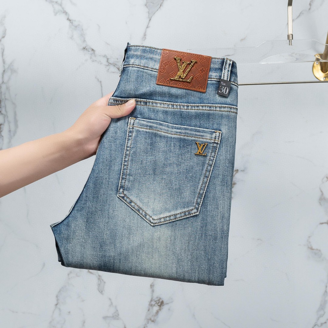 NO:129179,LV men's jeans original original cloth original wash water!  Imported original wash elastic fabrics, complex handicrafts superimposed, any wash process will become a completely different color effect after a few more seconds, so it is more precious, especially long-lasting and odor-resistant... Use the best tannin elastic texture, genuine leather leather cards, high-quality metal accessories... to create a unique and original jeans style!  Original hardware accessories, super positive style, comfortable and breathable, extremely high grade, counter quality, and handsome upper body. Number of codes 29-38,,louis vuitton,jeans,alexander wang19860909LV 男士牛仔裤原厂原布原洗水！进口原版水洗弹力面料,复杂的手工艺叠加,任何一个洗水环节多停留几秒都会变成完全不一样的颜色效果,所以越加珍贵,特别持久、耐味…… 选用上乘的丹宁弹力质感,真皮皮牌、高定的金属辅料……打造出独特及原创的牛仔裤款型！原版五金辅料,版型超正,舒适透气,档次极高,专柜品质,上身帅气十足. 码数29-38,,louis vuitton,jeans,alexander wang,Men's clothing