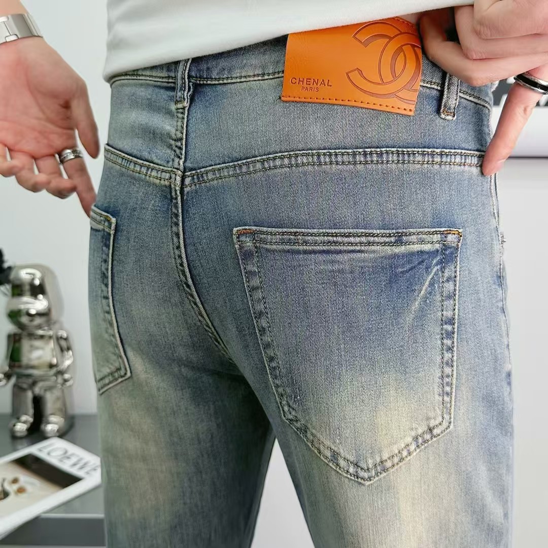NO:129176,Chanel 2025ss Spring and Summer New Men's Jeans Selected Imported Tanning Denim Fabric Heavy Industry Environmentally friendly Washing Soft Handle and Wear Resistance Small Straight Slim and Slim, Perfect Details, Selected High Quality of Hardware and Auxiliary Materials, Fine Workmanship, Absolutely Extraordinary Products, Number of 28-38, Shipping the next day, Chanel, Jeans, Alexander Wang19860909香奈儿 2025ss春夏新款男士牛仔裤 精选进口丹宁牛仔面料 重工环保洗水 手感柔和 兼备耐磨性 版型小直筒 微弹力显瘦修身,细节完美,五金辅料精选高等品质,做工精细,绝非凡品,码数28-38,隔天出货,,chanel,jeans,alexander wang,Men's clothing