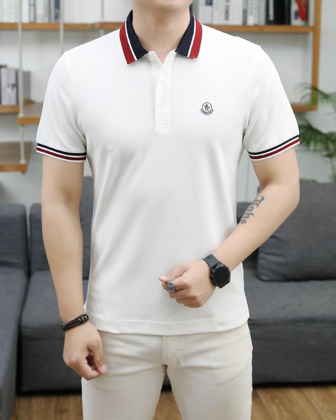 NO:133543,The latest 25SS spring and summer pearl POLO short sleeves Original custom three-color striped threaded cuffs neckline wool badge logo Simple and elegant Classic and versatile Two-color model Number of 48-56 (M-3XL), Moncler, T-shirt, alexander wang19860909蒙口 25SS春夏最新珠地POLO短袖 原版定制三色条纹螺纹袖口 领口 羊毛徽章logo 简单大方 经典百搭 双色 款 码数48-56（M-3XL）,,Moncler,T-shirt,alexander wang,Men's clothing