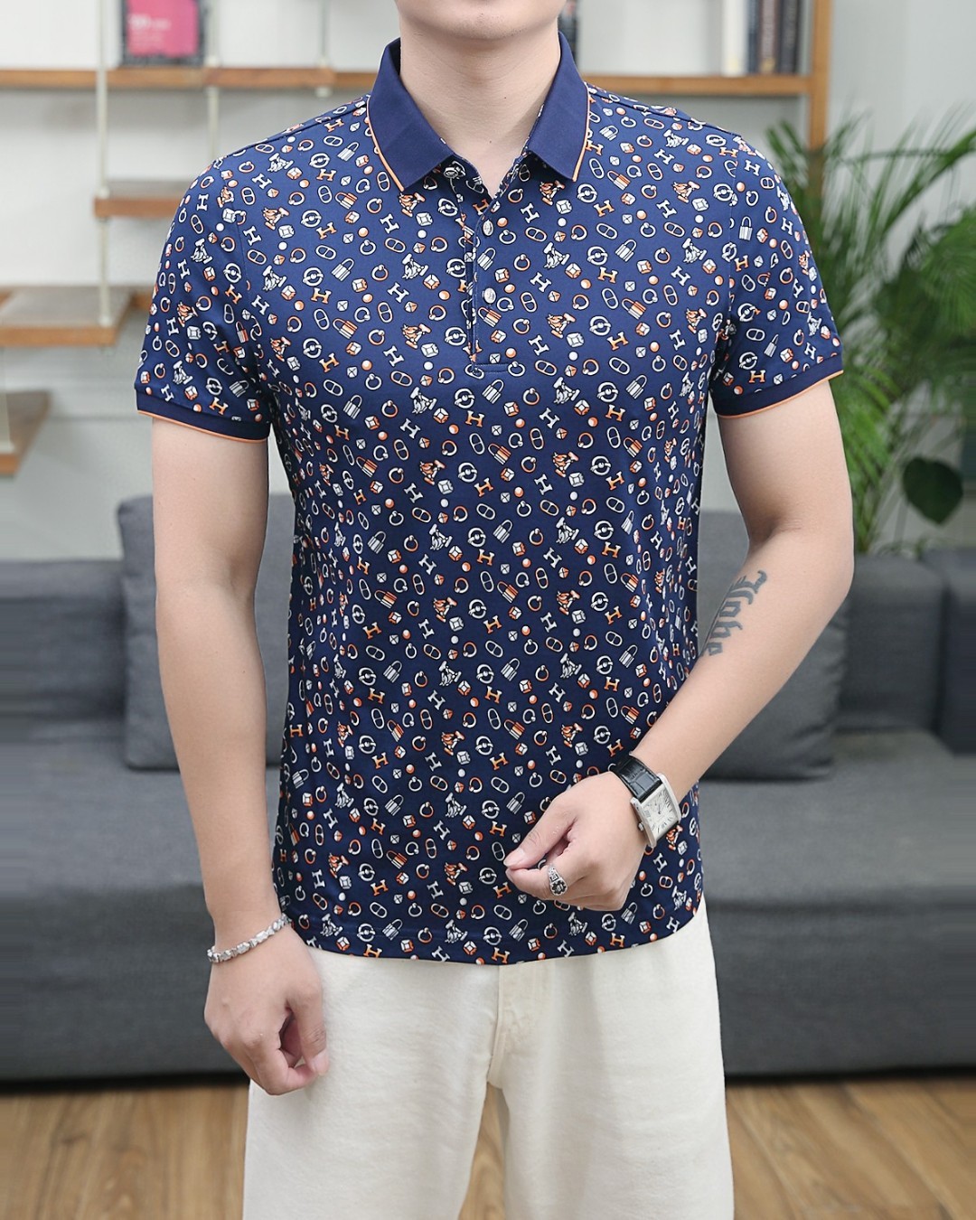 NO:146675,[Hermes] Counter 1:1 original single-stock imports imported fabrics. The world's top high-quality short-sleeved Polo shirt T-shirts are simple and fashionable, calm and versatile, atmospheric and elegant, extremely comfortable and experienced. The highest-end fabrics in all T-shirts are bright in color and extremely smooth in touch. The touch is delicate and not easy to wrinkle. Luxurious, noble, crisp and stylish lock needles, high-density sewing, and all details are meticulous!  Every man must have this life worth owning. M-3XL wearable 190, hermes, T-shirt, tees, t-shirt, alexander wang19860909【爱马仕】专柜1:1原单货进仓 进口面料全球顶级高质量短袖Polo衫T恤,简约时尚,从容百搭,大气优雅极度舒适体验所有T恤中最高端面料色泽鲜艳极致顺滑触感细腻不易起皱奢华高贵挺括有型锁针、高密度缝制,一切的细节处理一丝不苟！每男必备款这一生值得拥有.M-3XL可穿190,,hermes,T-shirt,tees，t-shirt,alexander wang,Men's clothing