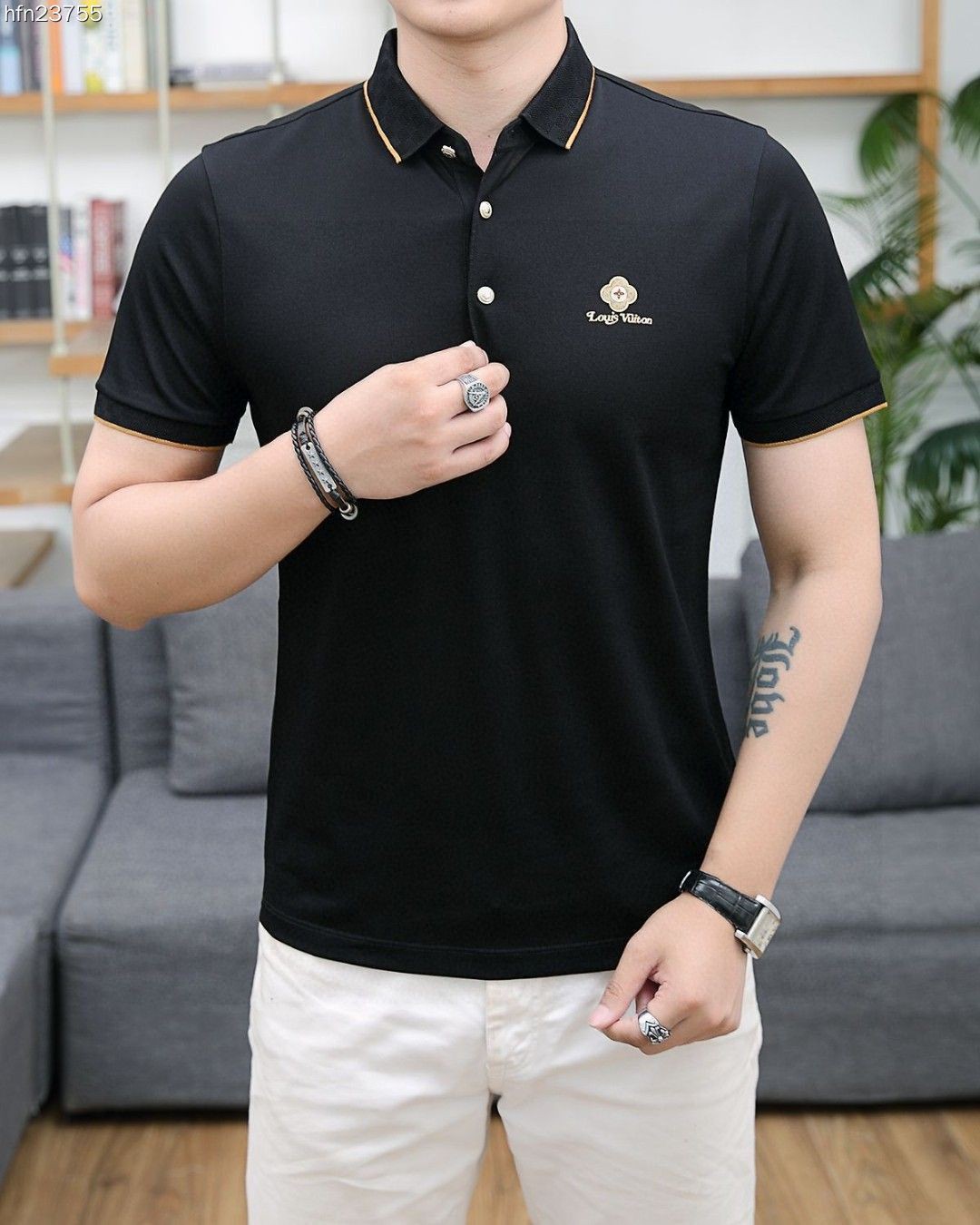 NO:132485,[LV] Counter 1:1 original single-stock imports imported fabrics. The world's top high-quality short-sleeved Polo shirt T-shirts are simple and fashionable, calm and versatile, atmospheric and elegant, extremely comfortable and experienced. The highest-end fabrics in all T-shirts are bright in color and extremely smooth in touch. The touch is delicate and not easy to wrinkle. Luxurious, noble, crisp and stylish lock needles, high-density sewing, and all details are meticulous!  Every man must have this life worth owning. M-3XL wearable 190, louis vuitton, T-shirt, tees, t-shirt, alexander wang19860909【LV】专柜1:1原单货进仓 进口面料全球顶级高质量短袖Polo衫T恤,简约时尚,从容百搭,大气优雅极度舒适体验所有T恤中最高端面料色泽鲜艳极致顺滑触感细腻不易起皱奢华高贵挺括有型锁针、高密度缝制,一切的细节处理一丝不苟！每男必备款这一生值得拥有.M-3XL可穿190,,louis vuitton,T-shirt,tees，t-shirt,alexander wang,Men's clothing