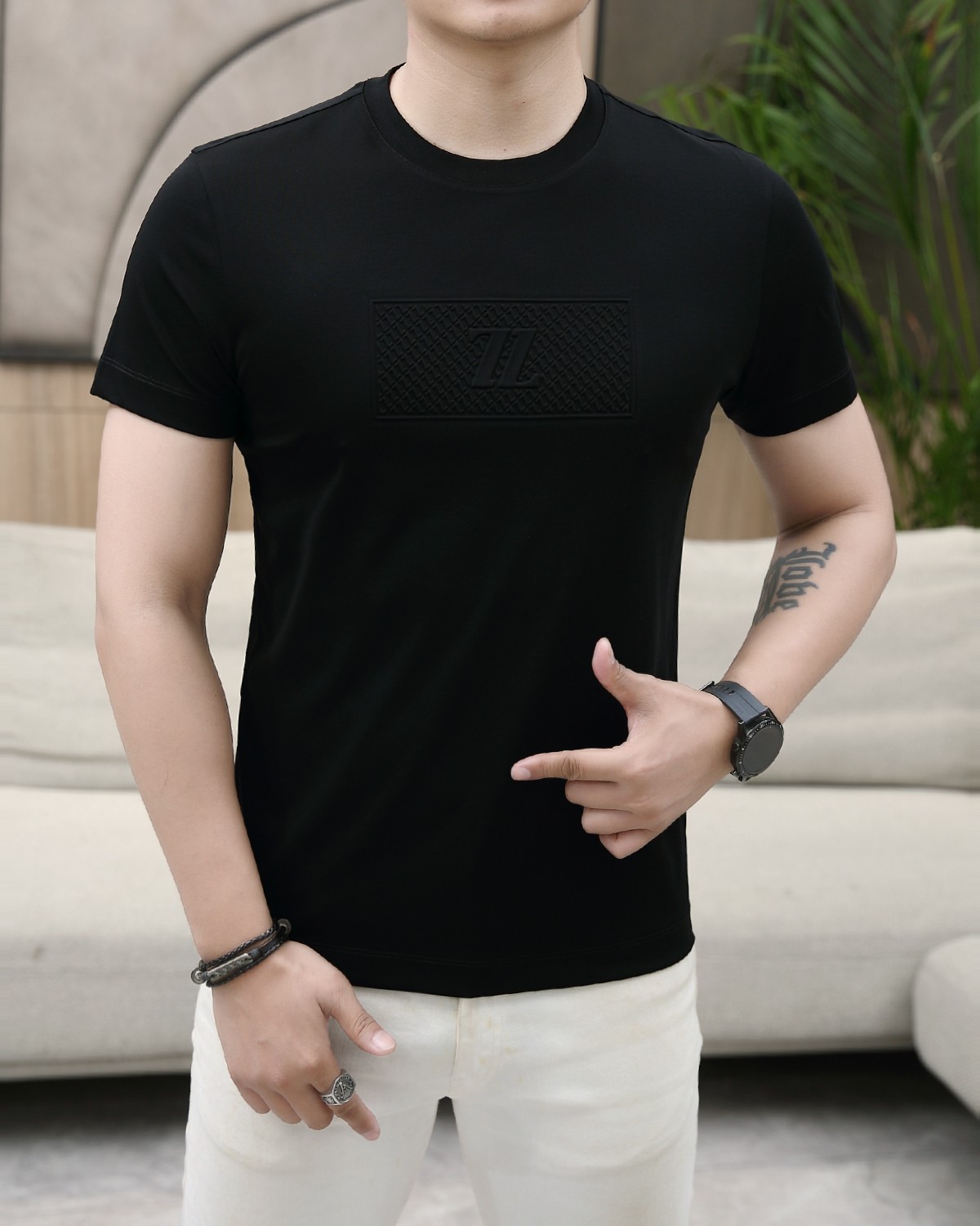 NO:133587,Jenia New summer model!  Fashionable and casual round neck short-sleeved fashion item design, more fashionable and comfortable, high-standard customization, very stylish upper body, luxurious and classic LOGO pattern on the chest, customer-supplied auxiliary materials, imported high-end custom fabrics with very delicate texture, exquisite details and exquisite craftsmanship, extremely shaping item, can be matched with any fashion, super good style, a must-have item for trendy men. Counter code: M-3XL, shipped on the same day!  ,zegna,T-shirt,alexander wang19860909杰尼亚 夏季新款！时尚休闲圆领短袖时尚单品设计,更加时尚舒适,高标准定制,上身非常有型,胸前奢华经典LOGO图案 客供辅料,客供进口高档定制面料质感非常细腻,细节工艺精湛考究,塑造性极高的一款单品,任何时装都可以搭配,版型超级好 潮男必备单品 专柜码:M-3XL,当天出货！,,zegna,T-shirt,alexander wang,Men's clothing