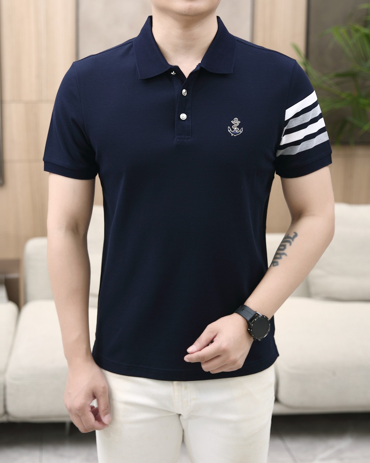 NO:133578,TB Spring and Summer Counter Latest Top-Level Slim Beaded Mercerated Short-Sleeve Polo Sweater Lapel T-shirt High-end Customized Design Avant-garde!  Heavy craft design, high-end customized fabric, soft feel, comfortable to wear, exquisite counter-level car line, fine workmanship, invincible and handsome upper body effect!  A must-have item for handsome men!  Number of code M-3XL (178 140 catties wear L slim fit maximum wear 190 catties), T-shirt,tees,t-shirt,alexander wang19860909TB 春夏专柜最新款顶级细珠地丝光短袖polo衫翻领T恤 高端订制 设计前卫！重工艺设计 高端订制面料.手感柔软.穿着舒适.专柜级别精致车线.做工精细.上身效果无敌帅气！型男必备单品！码数M-3XL（178 140斤穿L修身 最大穿190斤）,,T-shirt,tees，t-shirt,alexander wang,Men's clothing