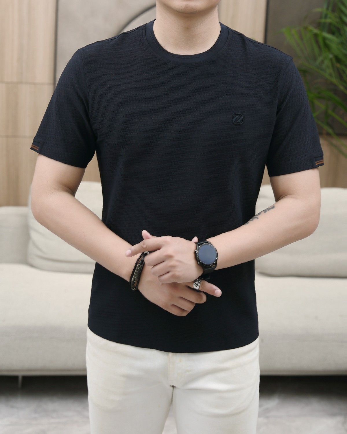 NO:142368,Jenia 2025 new men's round neck, short sleeves, imported long velvet heart-wrapped cotton, soft and glutinous fabric, delicate and comfortable, suede-like, light and soft fabrics are dyed with ready-to-wear to create an elegant texture, original customization, imported yarn color dyed, customized rib collar, foot design contrasting ribs, classic makes the clothes soft and the inherent sporty atmosphere. The versatile style makes it very suitable for single wear, all auxiliary materials are provided by customers. The yarn is made with customers, delicate skin and no sweat, and is super comfortable. The solid color design style is atmospheric and fashionable overall, and it is just casual and business!  Code number M-3XL, zegna, T-shirt, alexander wang19860909杰尼亚 2025新款男士圆领 短袖 进口长绒包心棉手感软软糯糯面料表层细腻舒适绒面感呈现.轻盈柔软的面料经过成衣染色,营造出优雅纹理,原版定制 进口纱线色染 定制罗纹领口 起脚设计撞色罗纹 经典让衣服与生俱有的运动气息得以柔和.百搭风范令其非常适合单穿,所有辅料全部客供.客供纱制作,亲肤细腻不闷汗,超级舒服.纯色设计款,整体就是大气时尚,休闲商务都即可！ 码数M-3XL,,zegna,T-shirt,alexander wang,Men's clothing