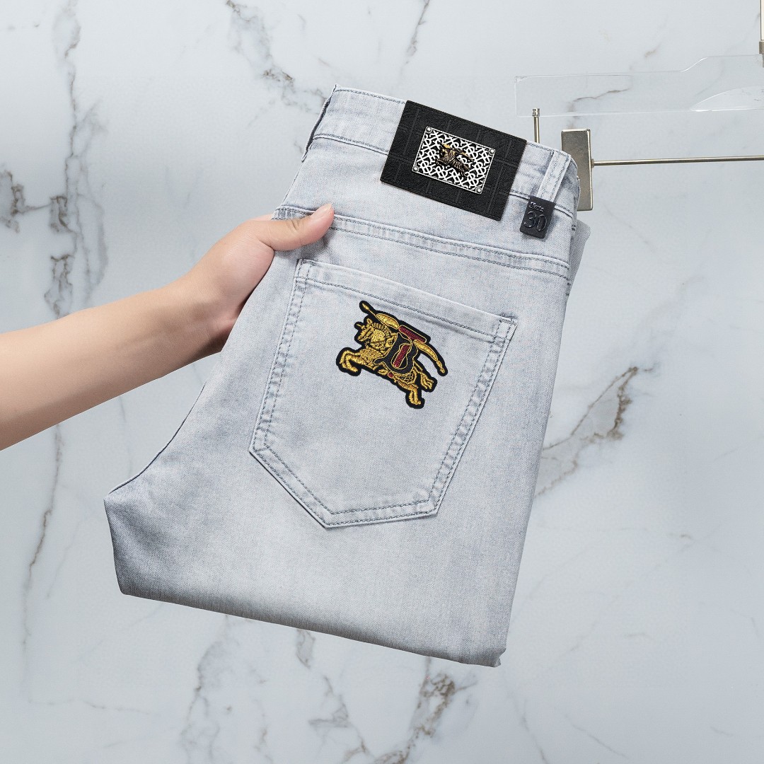 NO:146584,Burberry men's jeans original original cloth original wash water!  Imported original washing elastic fabrics, complex handicrafts superimposed, any washing step will become a completely different color effect after a few more seconds, so it is more precious, especially long-lasting and odor-resistant... Use the best tannin elastic texture, genuine leather leather cards, high-quality metal accessories... to create a unique and original jeans style!  Original hardware accessories, super positive style, comfortable and breathable, extremely high grade, counter quality, and handsome upper body. Number of codes 29-38, burberry, jeans, alexander wang19860909巴宝莉 男士牛仔裤原厂原布原洗水！进口原版水洗弹力面料,复杂的手工艺叠加,任何一个洗水环节多停留几秒都会变成完全不一样的颜色效果,所以越加珍贵,特别持久、耐味…… 选用上乘的丹宁弹力质感,真皮皮牌、高定的金属辅料……打造出独特及原创的牛仔裤款型！原版五金辅料,版型超正,舒适透气,档次极高,专柜品质,上身帅气十足. 码数29-38,,burberry,jeans,alexander wang,Men's clothing