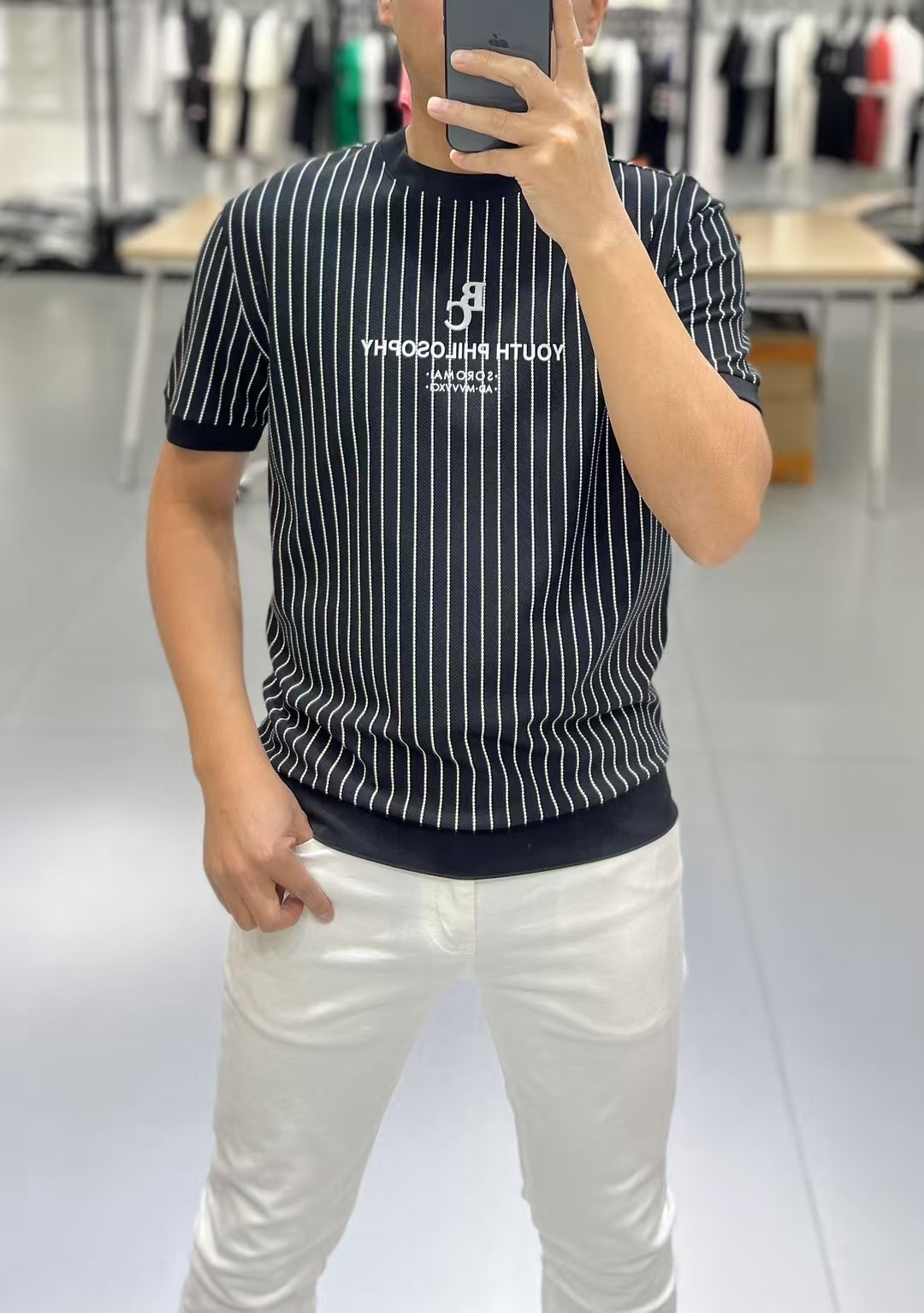 NO:142387,BC 2025 Men's Fashion Jacquard Short-Sleeve T-shirts are made of high-end jacquard fabrics, classic round neck, unique and cool, luxurious classic brand logo design is versatile, adhering to the traditional fashion charm of big brands, the unique double F arrangement jacquard line design exudes a strong British style, and is very modern and inherits the traditional concept. The precious fabric is smoother, soft, comfortable and breathable, and the high elasticity, exquisite craftsmanship, and three-dimensional tailoring style brings texture enjoyment. Black. Size M-3XL, T-shirt,tees, t-shirt,alexander wang19860909BC 2025男士时尚提花短袖T恤 采用高档提花面料 经典圆领 独特又清凉 奢华经典品牌logo设计百搭气质 秉承大牌的传统时尚魅力,独有的双F排列提花线条设计散发着浓郁的英伦风情,极具现代感亦承袭了传统理念.珍贵面料更加光滑,手感柔顺舒适透气 高弹力,精湛工艺,立体剪裁风格带来质感享受.黑色.尺码M-3XL,,T-shirt,tees，t-shirt,alexander wang,Men's clothing