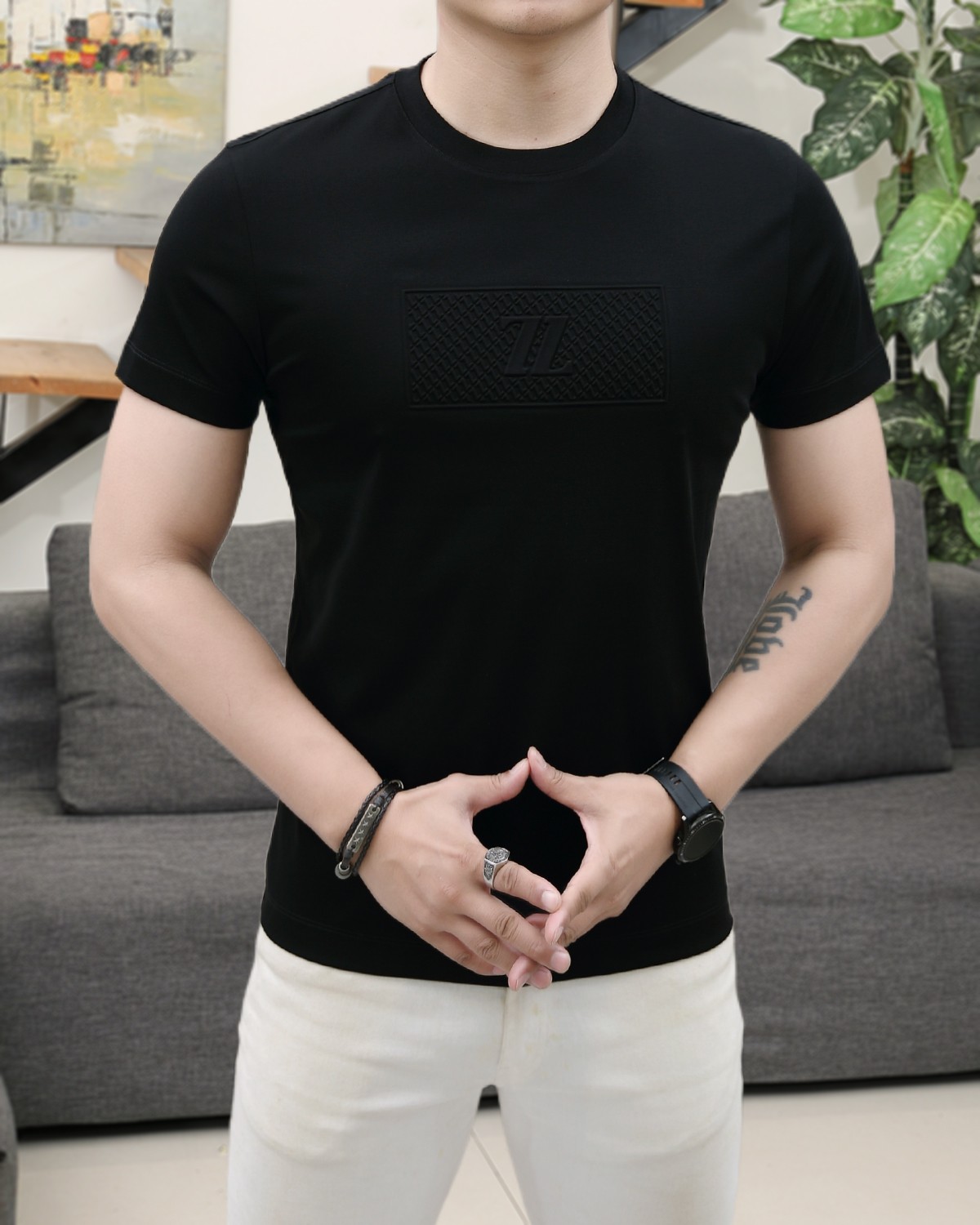 NO:142380,New 2025 summer model!  Fashionable and casual round neck short-sleeved fashion item design, more fashionable and comfortable, high-standard customization, very stylish upper body, luxurious and classic LOGO pattern on the chest, customer-supplied auxiliary materials, imported high-end custom fabrics with very delicate texture, exquisite details and exquisite craftsmanship, extremely shaping item, can be matched with any fashion, super good style, a must-have item for trendy men. Counter code: M-3XL, shipped on the same day!  ,zegna,T-shirt,alexander wang19860909杰尼亚 2025夏季新款！时尚休闲圆领短袖时尚单品设计,更加时尚舒适,高标准定制,上身非常有型,胸前奢华经典LOGO图案 客供辅料,客供进口高档定制面料质感非常细腻,细节工艺精湛考究,塑造性极高的一款单品,任何时装都可以搭配,版型超级好 潮男必备单品 专柜码:M-3XL,当天出货！,,zegna,T-shirt,alexander wang,Men's clothing