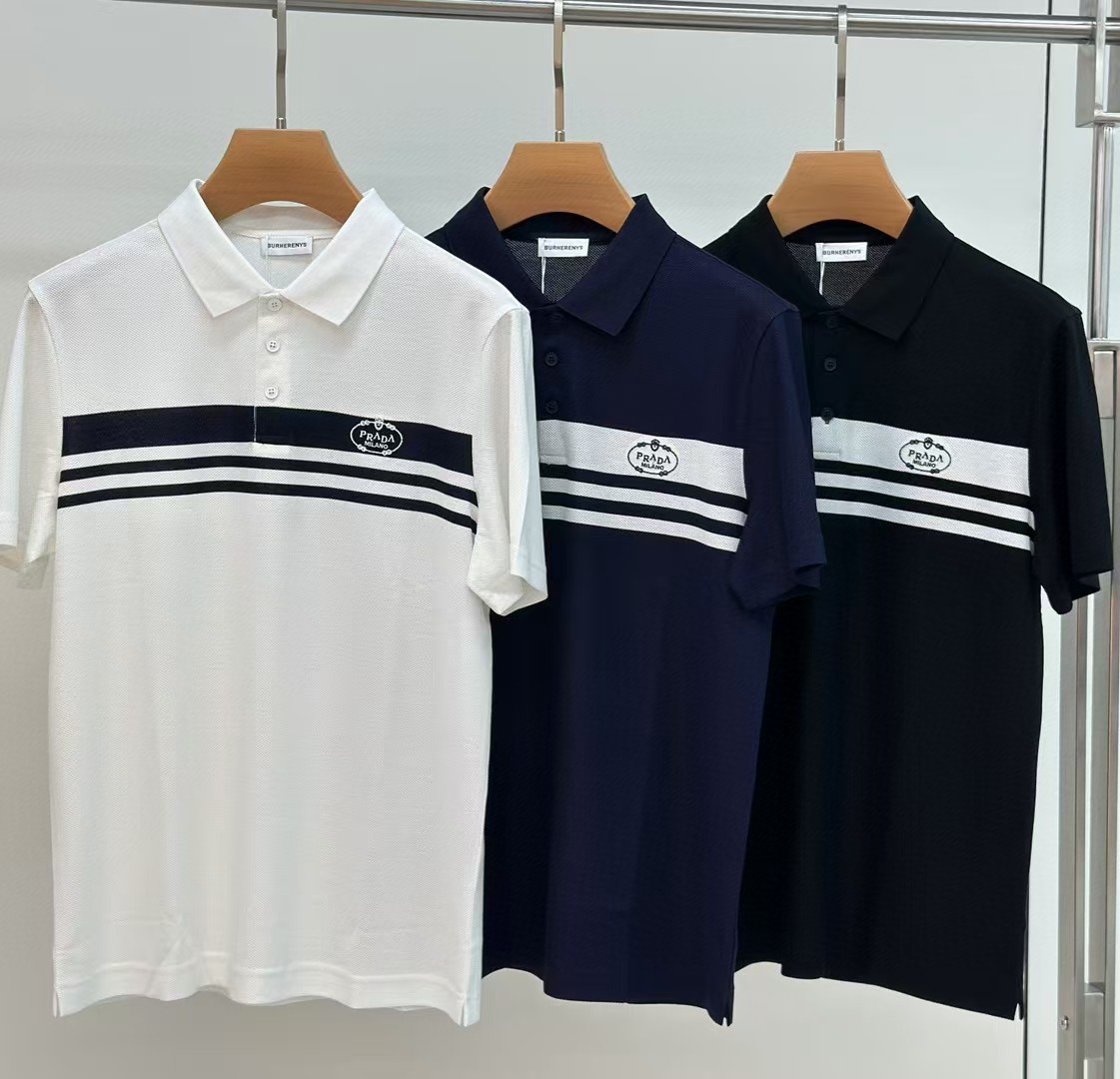 NO:469303,Prada 2025 spring and summer counter latest top-grade mulberry silk short-sleeved polo shirt lapel T-shirt high-end customization and avant-garde design!  Heavy craft design, high-end customized fabric, soft feel, comfortable to wear, exquisite counter-level car line, fine workmanship, invincible and handsome upper body effect!  A must-have item for handsome men!  Number of code M-3XL (178 catties wear L slim fit, maximum wear 190 catties), prada, T-shirt,tees, t-shirt,alexander wang19860909普拉达 2025春夏专柜最新款顶级桑蚕丝短袖polo衫翻领T恤 高端订制 设计前卫！重工艺设计 高端订制面料.手感柔软.穿着舒适.专柜级别精致车线.做工精细.上身效果无敌帅气！型男必备单品！码数M-3XL（178 斤穿L修身 最大穿190斤）,,prada,T-shirt,tees，t-shirt,alexander wang,Men's clothing