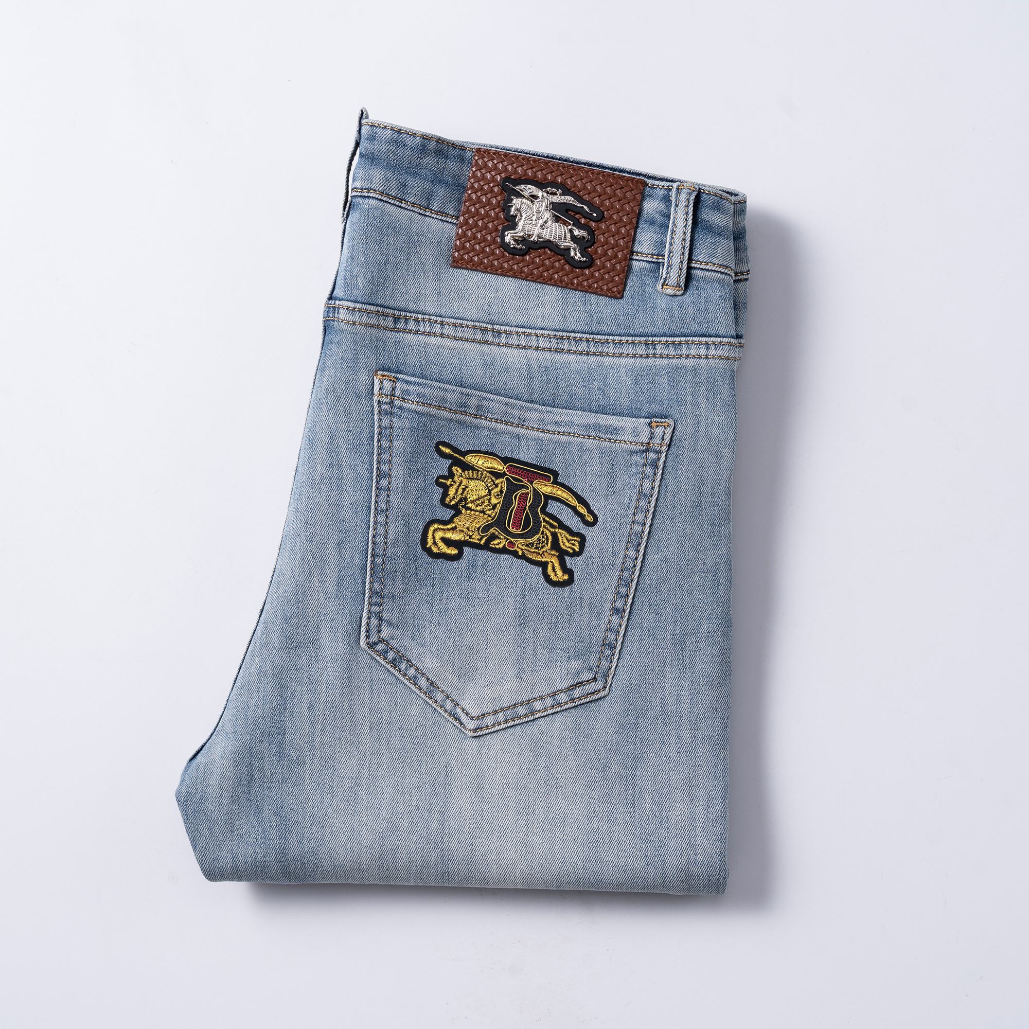 NO:466308,Burberry men's jeans original original cloth original wash water!  Imported original washing elastic fabrics, complex handicrafts superimposed, any washing step will become a completely different color effect after a few more seconds, so it is more precious, especially long-lasting and odor-resistant... Use the best tannin elastic texture, genuine leather leather cards, high-quality metal accessories... to create a unique and original jeans style!  Original hardware accessories, super positive style, comfortable and breathable, extremely high grade, counter quality, and handsome upper body. Number of codes 29-38, burberry, jeans, alexander wang19860909巴宝莉 男士牛仔裤原厂原布原洗水！进口原版水洗弹力面料,复杂的手工艺叠加,任何一个洗水环节多停留几秒都会变成完全不一样的颜色效果,所以越加珍贵,特别持久、耐味…… 选用上乘的丹宁弹力质感,真皮皮牌、高定的金属辅料……打造出独特及原创的牛仔裤款型！原版五金辅料,版型超正,舒适透气,档次极高,专柜品质,上身帅气十足. 码数29-38,,burberry,jeans,alexander wang,Men's clothing