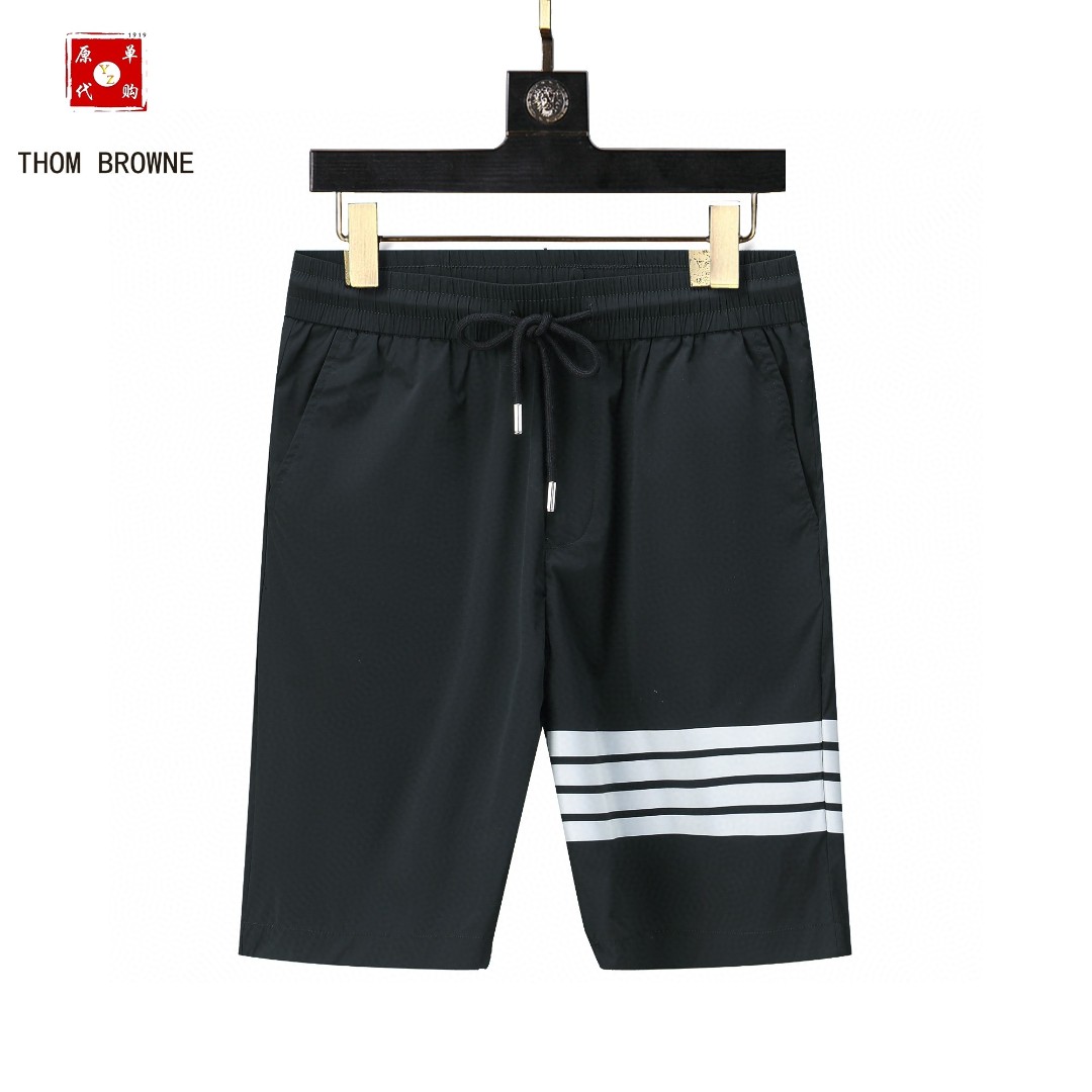 NO:423937,TB 25s new summer five-point shorts. Original recommendation~ Simple and clean style recommendation!  Selected original quick-drying fabrics. The logo logo stripes are classic, restrained and stylish, and the style is still basic and comprehensive. The upper body is crisp and stylish. The upper body has excellent effect!  !  !  Code number M-3XL/29-36 (175/jin recommended L), shorts, alexander wang19860909TB 25s新款夏季五分短裤.原单推荐～简单干净款式推荐！精选原版速干面料.标志logo条纹经典内敛有格调,版型上依旧是基础合体剪裁 上身挺括有型.上身效果绝佳！！！码数M-3XL/29-36（175/斤建议L）,,shorts,alexander wang,Men's clothing