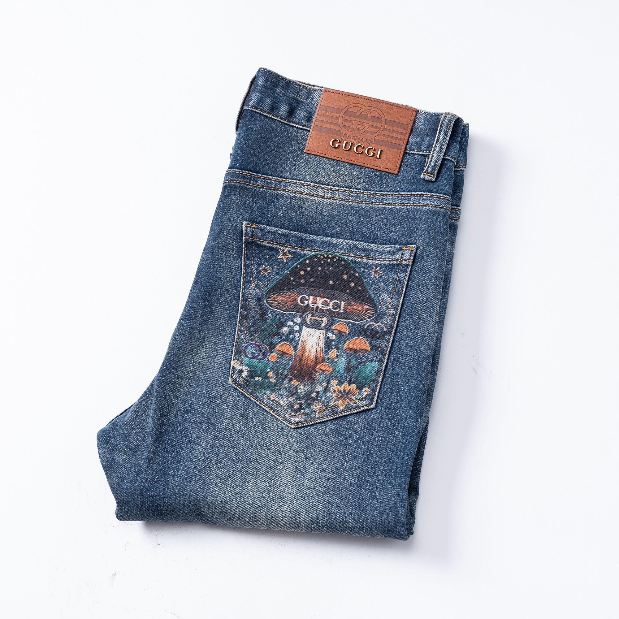 NO:596129,Gucci's 2025 autumn and winter new styles are now available. The original hot-selling small straight jeans are super customized, with original hardware, customized craftsmanship, awesome styles and impeccable details!  The style is not picky, it is very high-end, good stuff waits for no one, hurry up and get it if you like it, sizes 28-38, gucci, jeans, alexander wang19860909古驰 2025秋冬新款现货上市,原单爆款小直筒牛仔裤超级定制款,原版五金,定制工艺,版型超赞细节做工无可挑剔！款式不挑人,特别高档,好货不等人,看中赶紧下手,尺码28-38,,gucci,jeans,alexander wang,Men's clothing