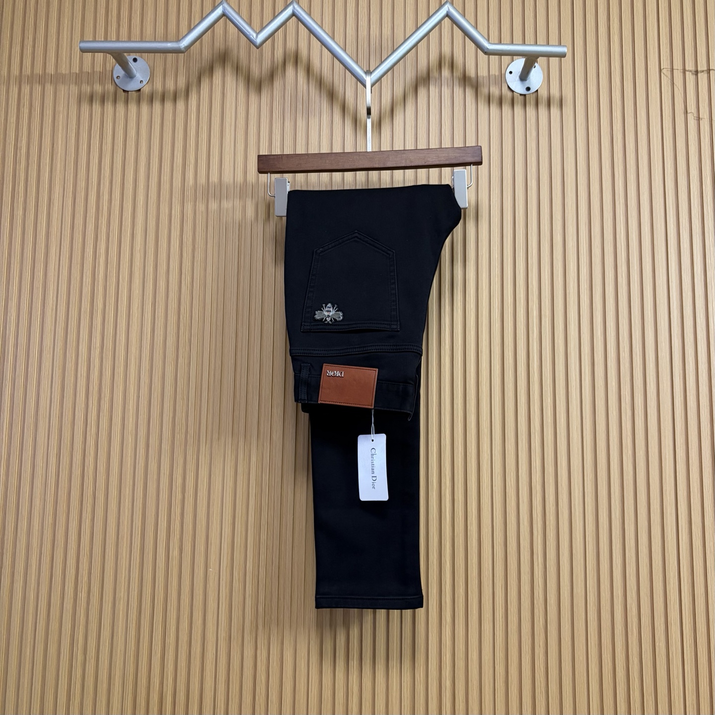 NO:648385,Dior's new autumn and winter new products are available at counters. The best jeans counters in physical stores are original 1:1 good products, suitable for all ages. The highest version of European imported fabrics on the market. Comfortable, soft and skin-friendly, the upper body effect is super fashionable and versatile, straight and stylish, a wardrobe must-have!  Suitable for any occasion. Sizes: 29-38, dior, jeans, alexander wang19860909迪奥 新款来袭秋冬新款新品 专柜有售 实体店极品牛仔裤专柜原版1:1好货,适合各个年龄段.市场最高版本的欧洲进口面料.舒适柔软亲肤,上身效果超级棒时尚百搭,笔挺有型,衣橱必备！适合任何场合穿着 尺码:29-38,,dior,jeans,alexander wang,Men's clothing