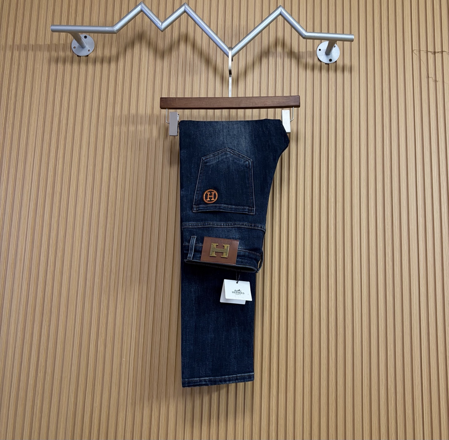 NO:648400,Hermès new autumn and winter new products are available at counters. The best jeans counters in physical stores are original 1:1 good products, suitable for all ages. The highest version of European imported fabrics on the market. Comfortable, soft and skin-friendly, with super upper body effect. Fashionable and versatile, straight and stylish, a wardrobe must-have!  Suitable for any occasion. Sizes: 29-38, hermes, jeans, alexander wang19860909爱马仕 新款来袭秋冬新款新品 专柜有售 实体店极品牛仔裤专柜原版1:1好货,适合各个年龄段.市场最高版本的欧洲进口面料.舒适柔软亲肤,上身效果超级棒时尚百搭,笔挺有型,衣橱必备！适合任何场合穿着 尺码:29-38,,hermes,jeans,alexander wang,Men's clothing