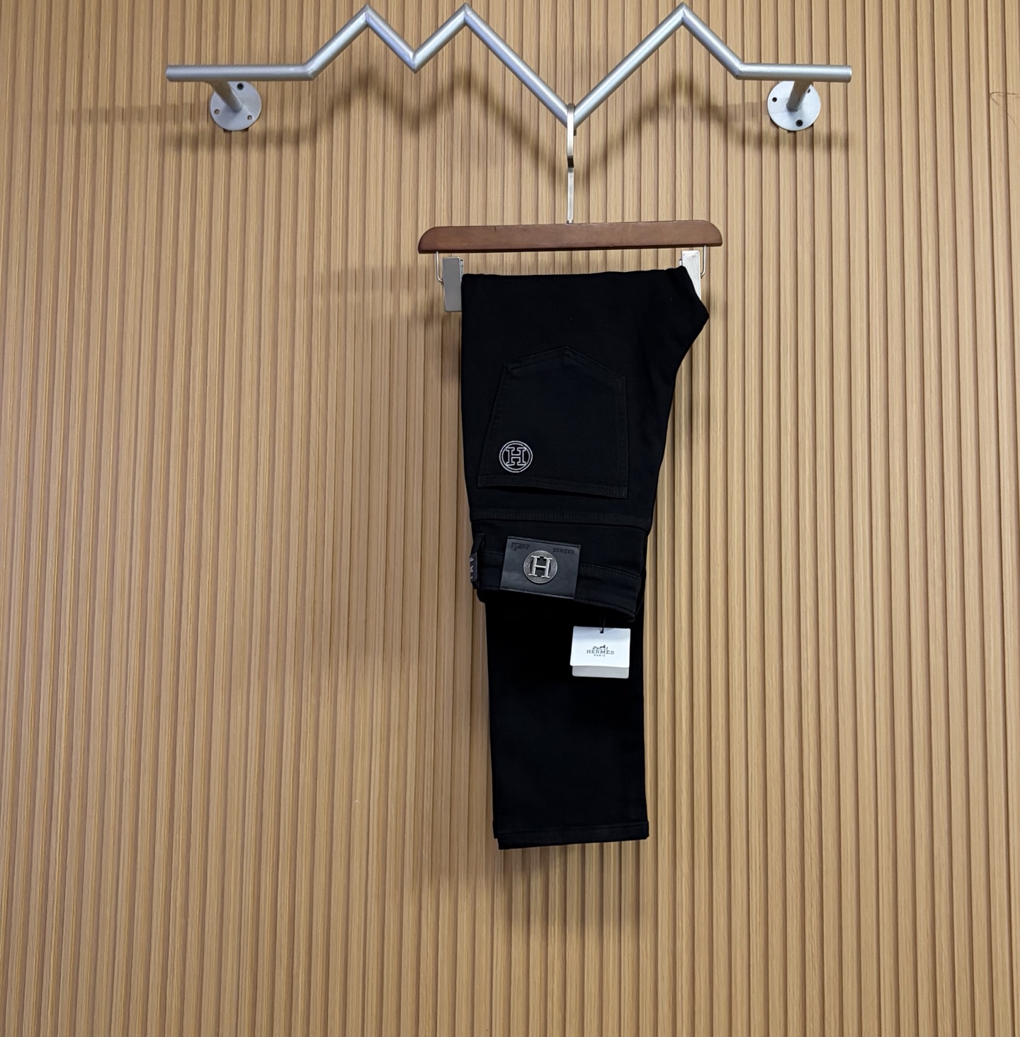 NO:648412,Hermès new autumn and winter new products are available at counters. The best jeans counters in physical stores are original 1:1 good products, suitable for all ages. The highest version of European imported fabrics on the market. Comfortable, soft and skin-friendly, with super upper body effect. Fashionable and versatile, straight and stylish, a wardrobe must-have!  Suitable for any occasion. Sizes: 29-38, hermes, jeans, alexander wang19860909爱马仕 新款来袭秋冬新款新品 专柜有售 实体店极品牛仔裤专柜原版1:1好货,适合各个年龄段.市场最高版本的欧洲进口面料.舒适柔软亲肤,上身效果超级棒时尚百搭,笔挺有型,衣橱必备！适合任何场合穿着 尺码:29-38,,hermes,jeans,alexander wang,Men's clothing