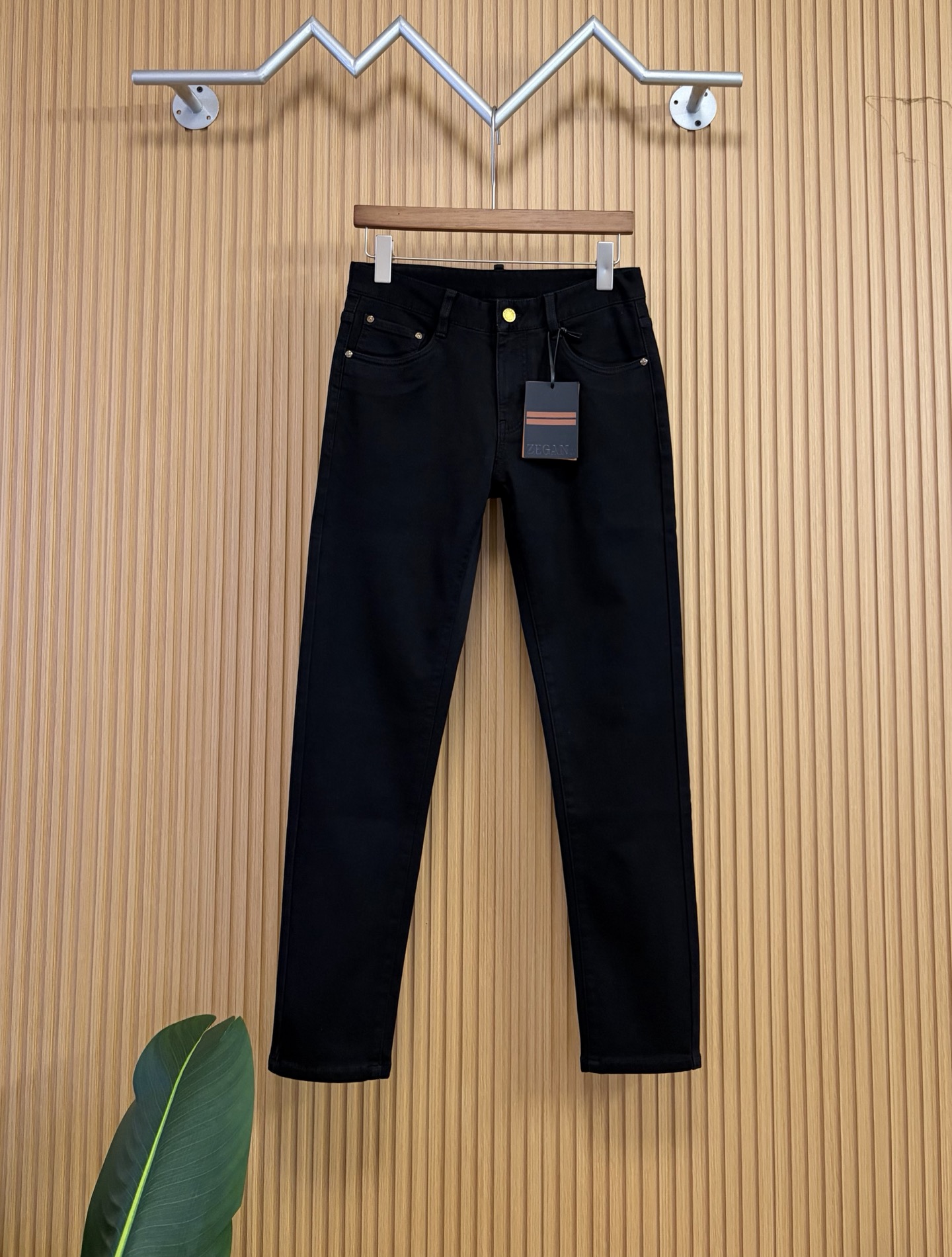 NO:648422,Ermenegildo Zegna's new autumn and winter new products are available at counters. The best jeans counters in physical stores are original 1:1 good products, suitable for all ages. The highest version of European imported fabrics on the market. Comfortable, soft and skin-friendly, with super upper body effects. Fashionable and versatile, straight and stylish, a wardrobe must-have!  Suitable for any occasion. Sizes: 29-38,,zegna,jeans,alexander wang19860909杰尼亚 新款来袭秋冬新款新品 专柜有售 实体店极品牛仔裤专柜原版1:1好货,适合各个年龄段.市场最高版本的欧洲进口面料.舒适柔软亲肤,上身效果超级棒时尚百搭,笔挺有型,衣橱必备！适合任何场合穿着 尺码:29-38,,zegna,jeans,alexander wang,Men's clothing