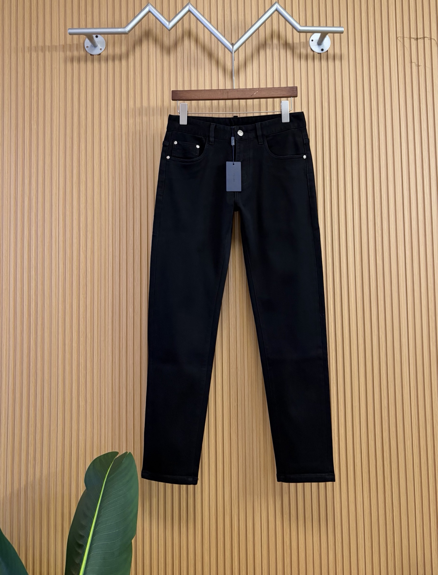 NO:648419,Prada's new autumn and winter new products are available at counters. The best jeans counters in physical stores are original 1:1 good products, suitable for all ages. The highest version of European imported fabrics on the market. Comfortable, soft and skin-friendly, with super upper body effects. Fashionable and versatile, straight and stylish, a wardrobe must-have!  Suitable for any occasion. Sizes: 29-38, prada, jeans, alexander wang19860909普拉达 新款来袭秋冬新款新品 专柜有售 实体店极品牛仔裤专柜原版1:1好货,适合各个年龄段.市场最高版本的欧洲进口面料.舒适柔软亲肤,上身效果超级棒时尚百搭,笔挺有型,衣橱必备！适合任何场合穿着 尺码:29-38,,prada,jeans,alexander wang,Men's clothing