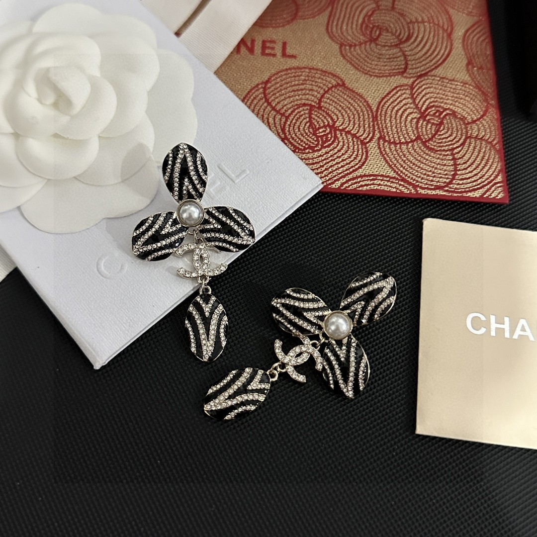 Chanel香奈儿中古双C耳钉小香家的款式真心无需多介绍每一款都超好看精致大方非常显气质