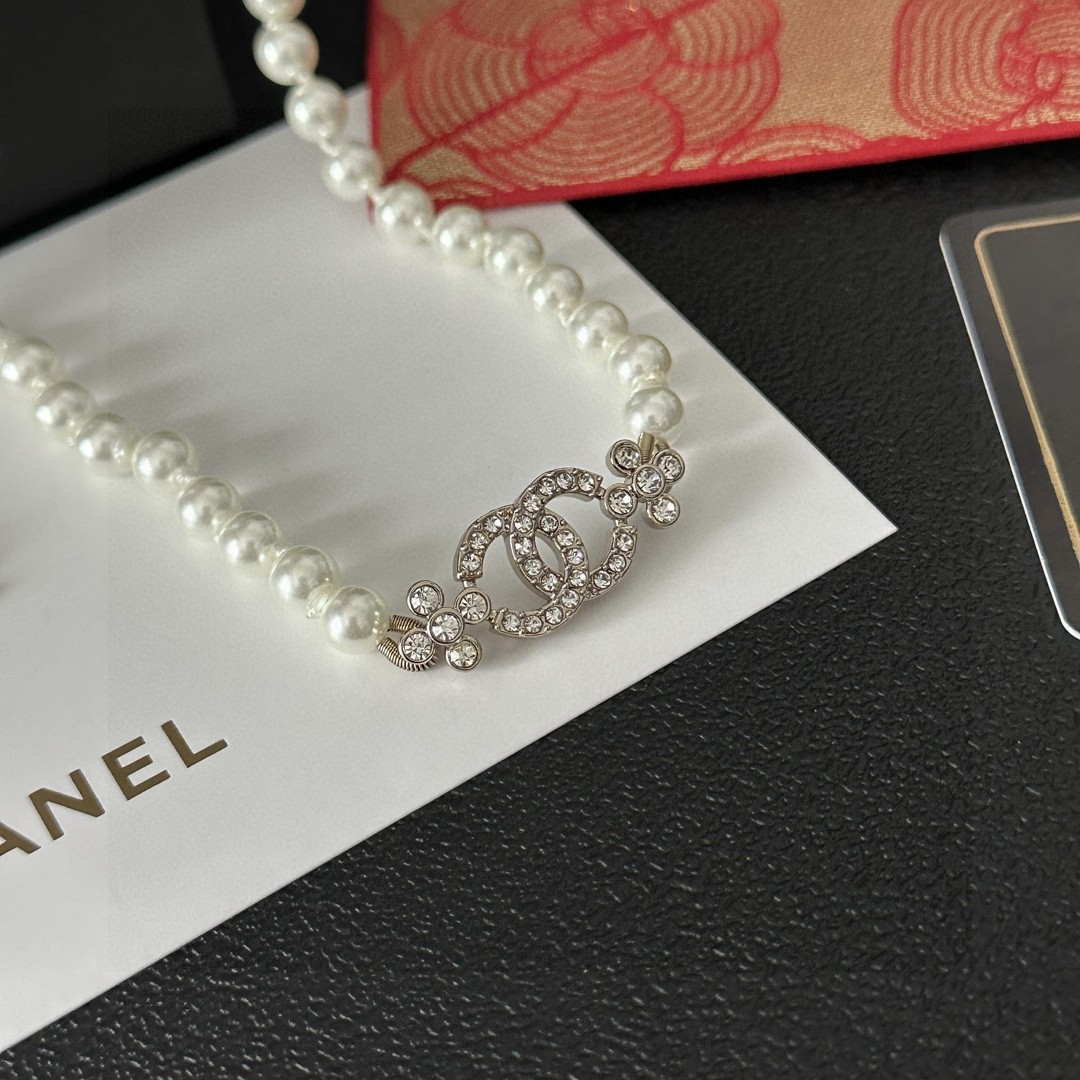 Chanel香奈儿中古字母项链小香家的款式真心无需多介绍每一款都超好看精致大方非常显气质