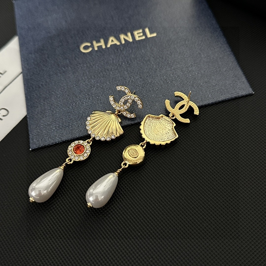 Chanel香奈儿中古耳钉小香家的款式真心无需多介绍每一款都超好看精致大方非常显气质.
