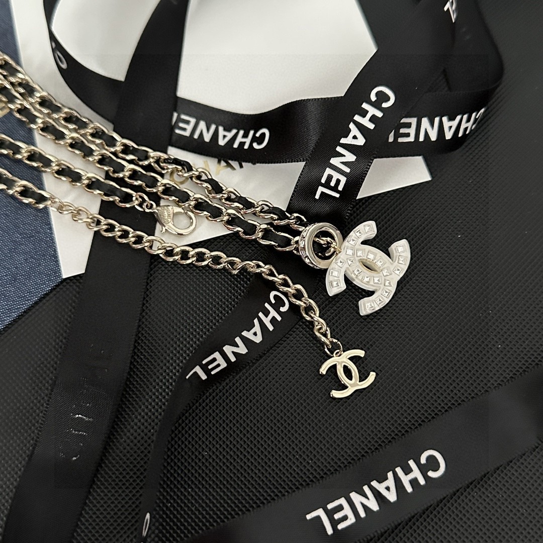 Chanel香奈儿中古包包项链小香家的款式真心无需多介绍每一款都超好看精致大方非常显气质.