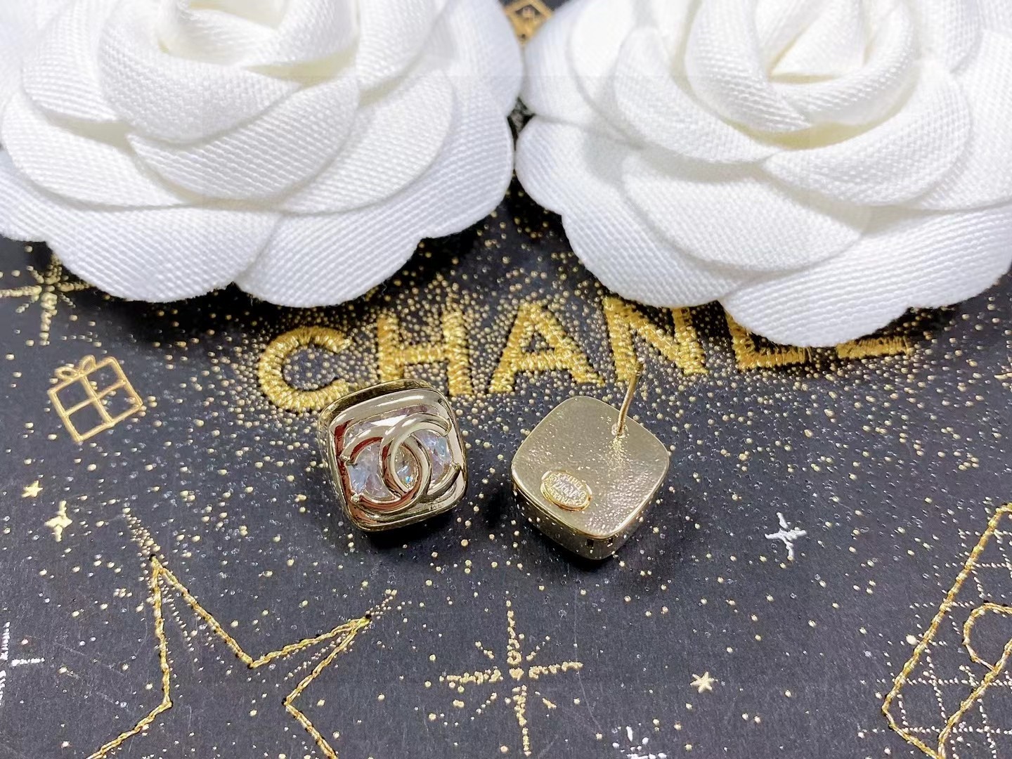 Chanel香奈儿中古字母耳钉小香家的款式真心无需多介绍每一款都超好看精致大方非常显气质