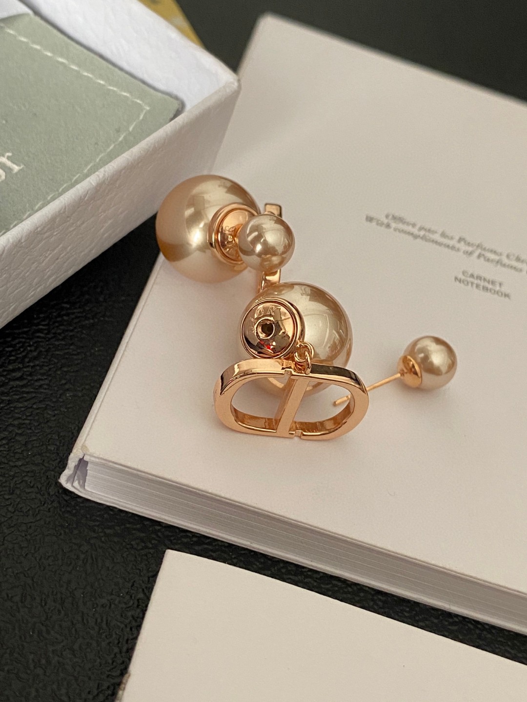 Dior迪奥中古耳环专柜一致上新精选原版一致黄铜材质甜美气质高雅.