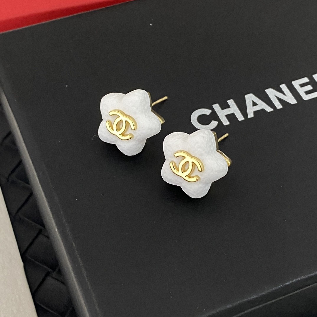 Chanel Knockoff
 Jewelry Earring