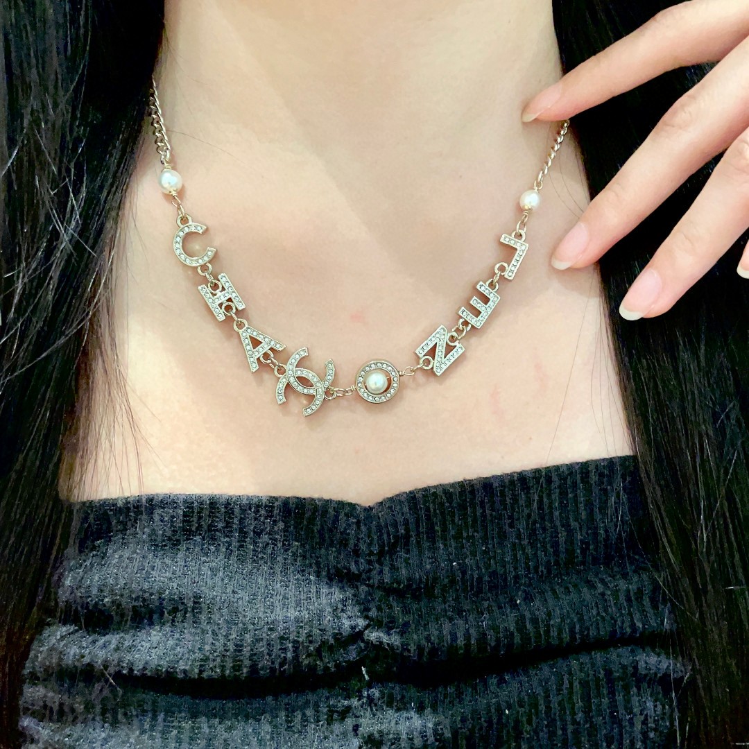 Колье буквы Double C