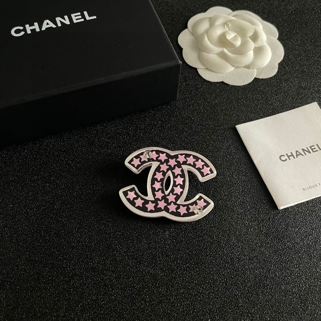 P187 CHANEL’S DOUBLE-C BROOCH - 图片 6