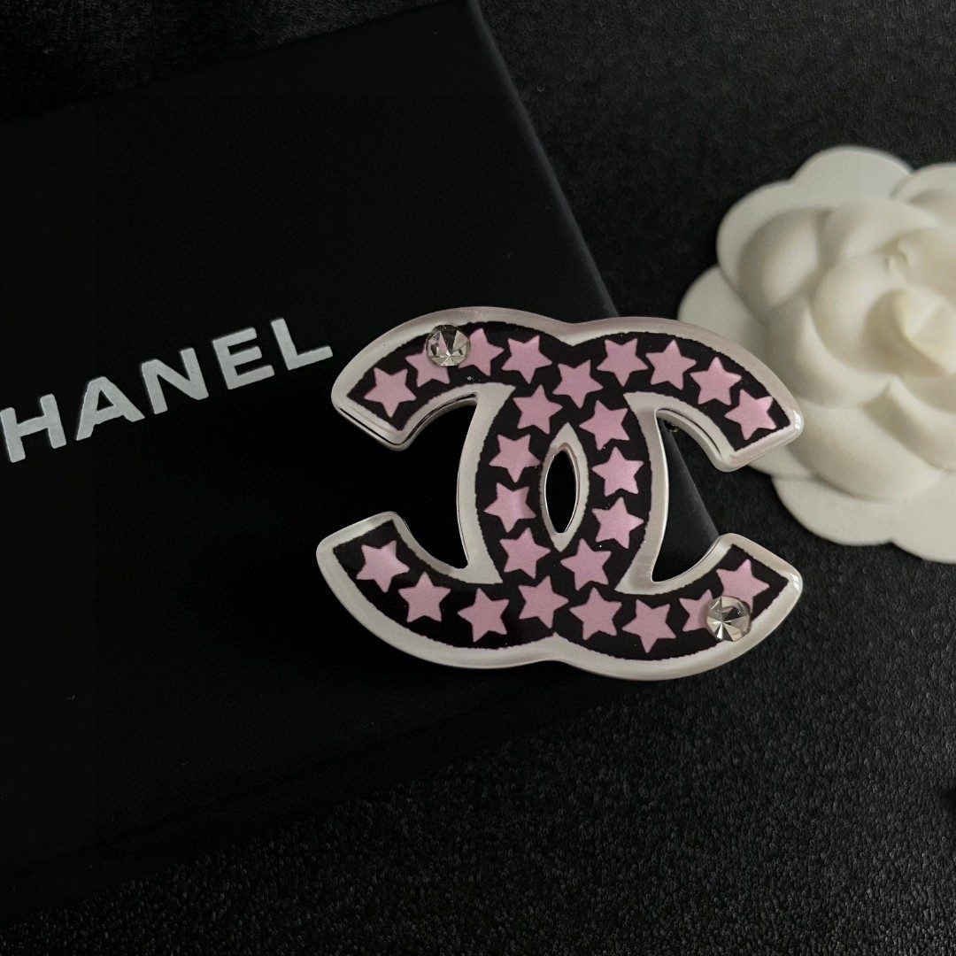 P187 CHANEL’S DOUBLE-C BROOCH - 图片 9