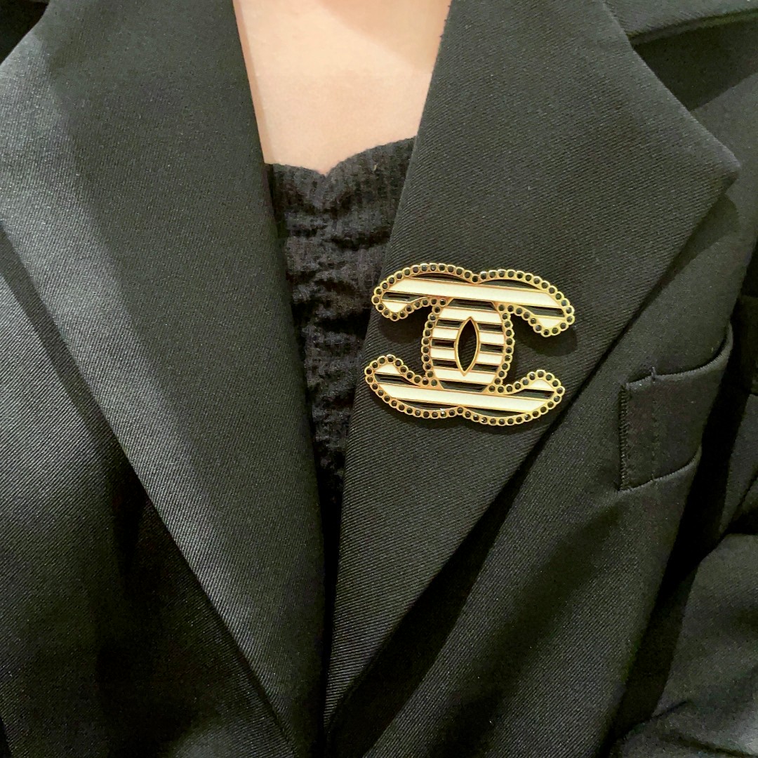 P220 CHANEL DOUBLE-C DRILLED BROOCH - 图片 2