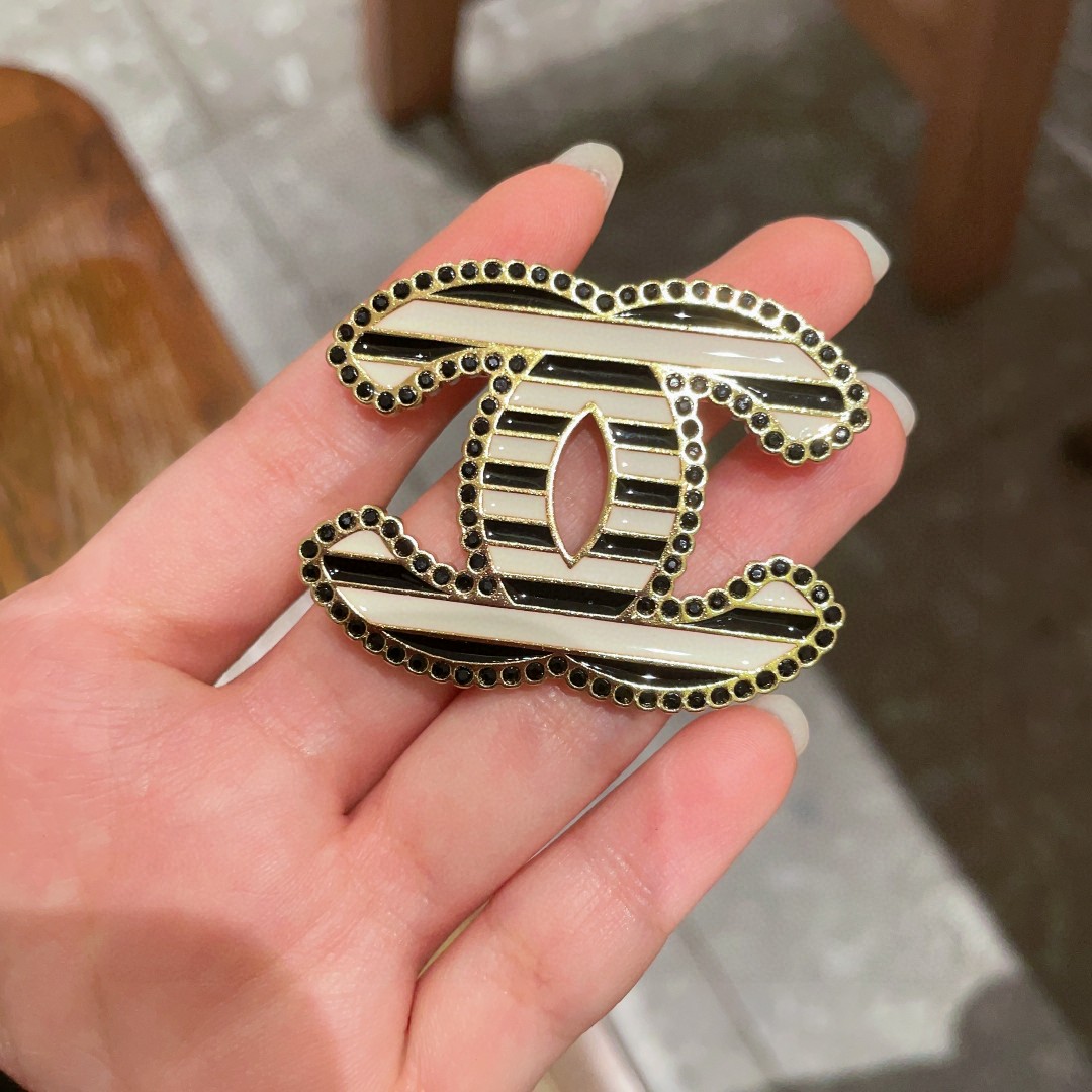 P220 CHANEL DOUBLE-C DRILLED BROOCH - 图片 4
