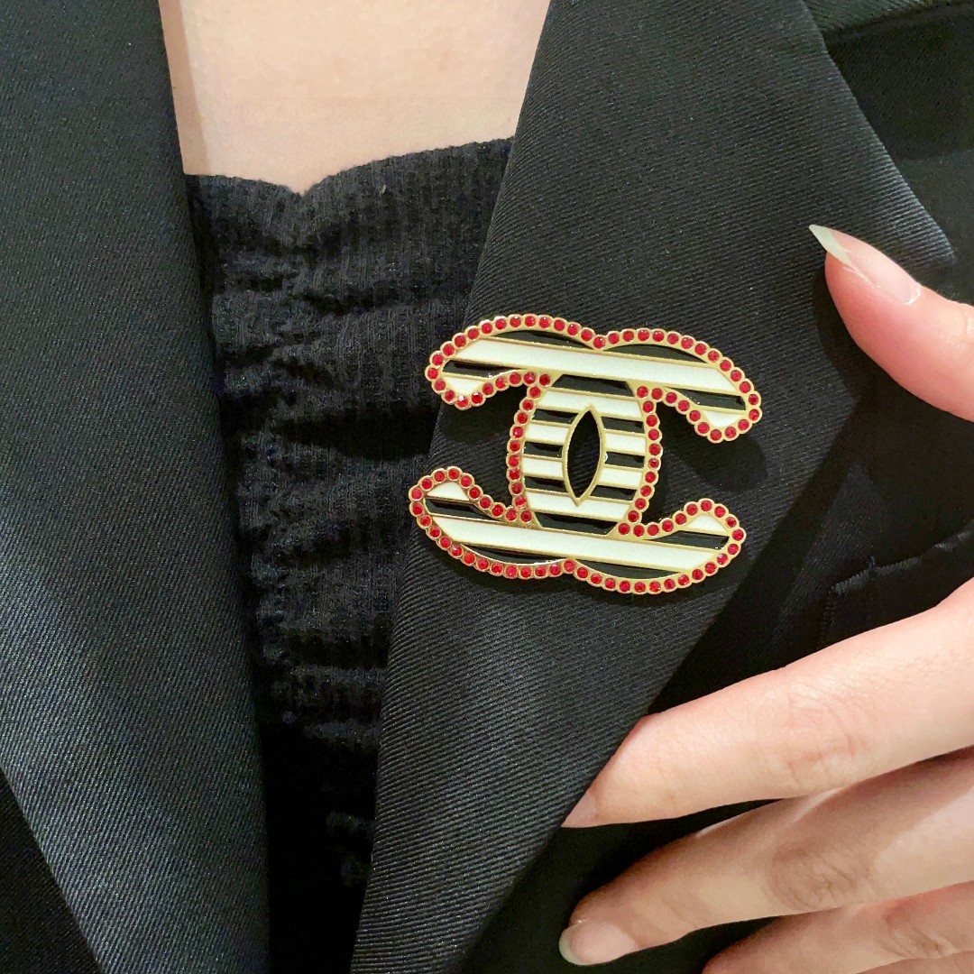 P220 CHANEL DOUBLE-C DRILLED BROOCH