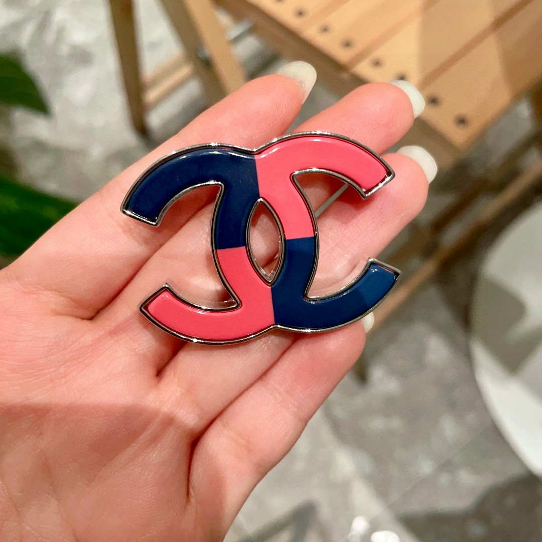 P198 CHANEL DOUBLE-C-COLOURED BROOCH - 图片 3