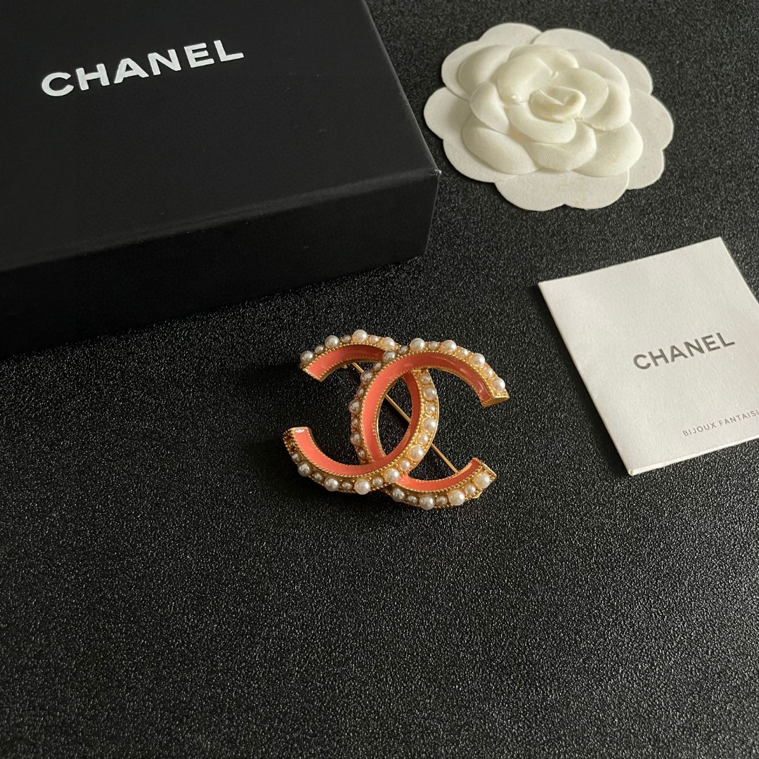 P198 CHANEL’S CLASSIC DOUBLE-C BROOCH - 图片 6