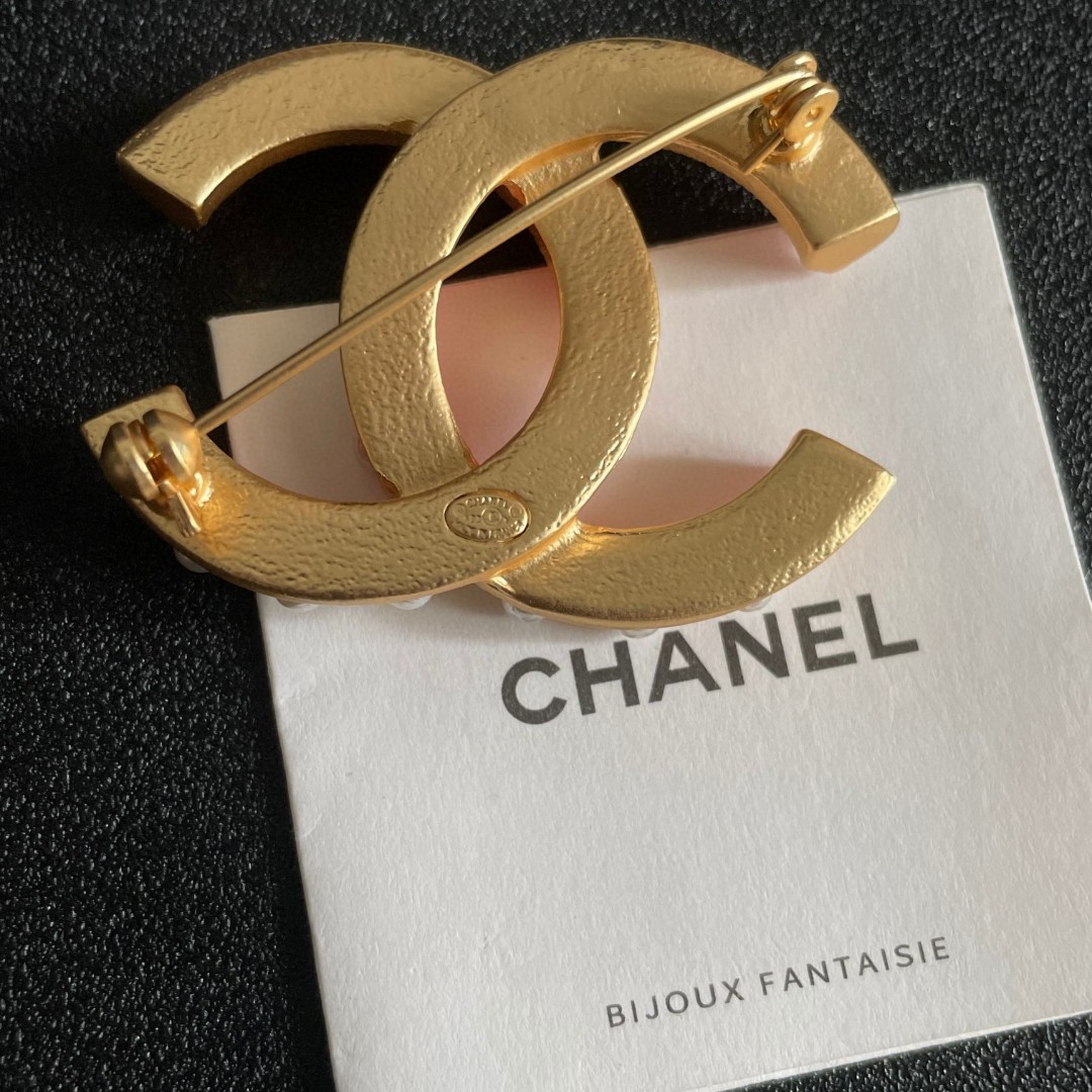 P198 CHANEL’S CLASSIC DOUBLE-C BROOCH - 图片 7
