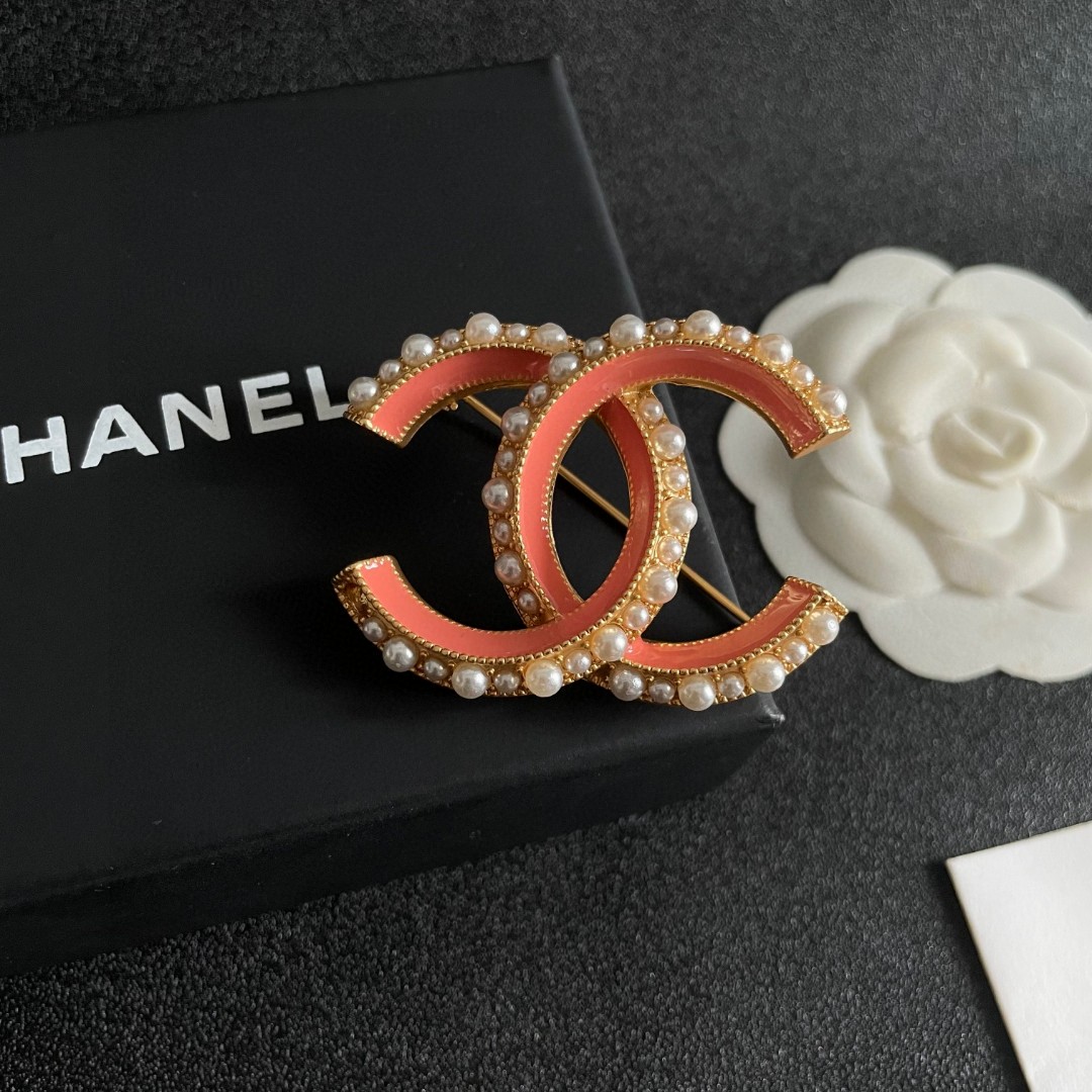 P198 CHANEL’S CLASSIC DOUBLE-C BROOCH - 图片 9