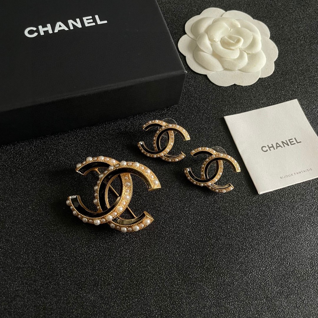 P198 CHANEL’S CLASSIC DOUBLE-C BROOCH - 图片 6