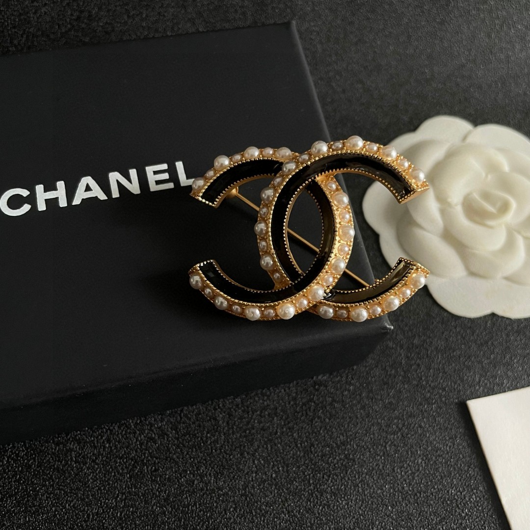 P198 CHANEL’S CLASSIC DOUBLE-C BROOCH - 图片 9
