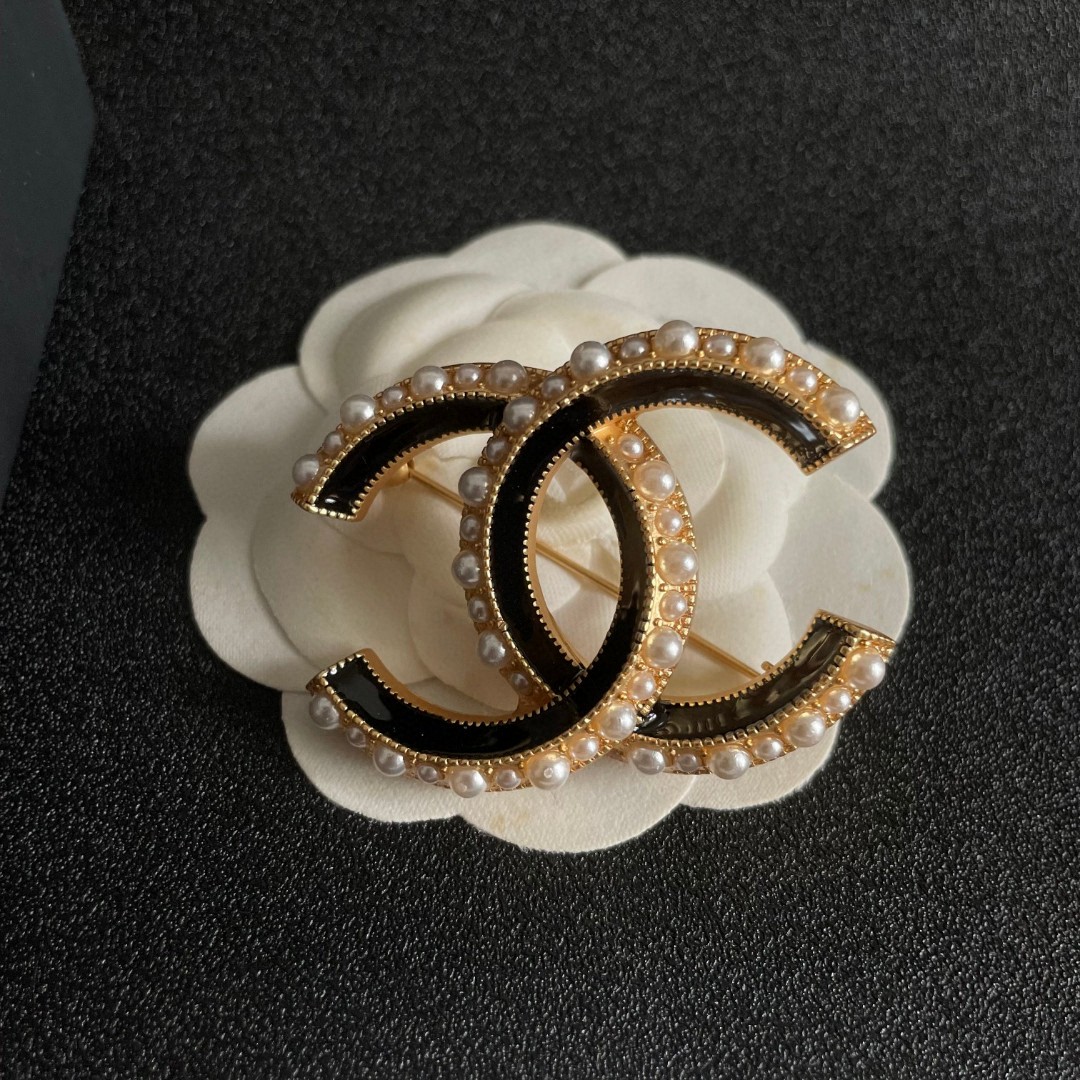 P198 CHANEL’S CLASSIC DOUBLE-C BROOCH - 图片 8